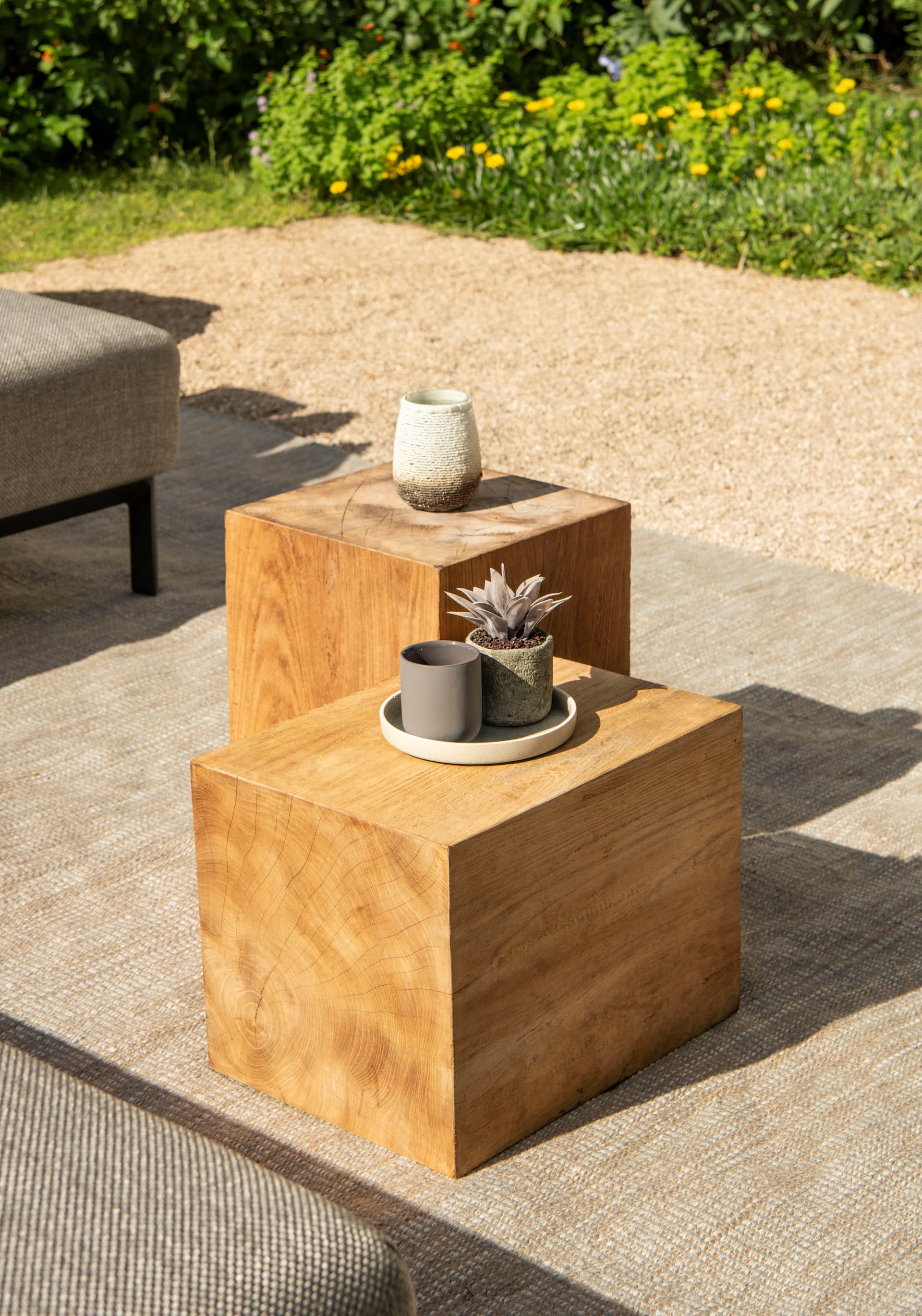 Jardinico
DUNCAN
Square teak central coffee table