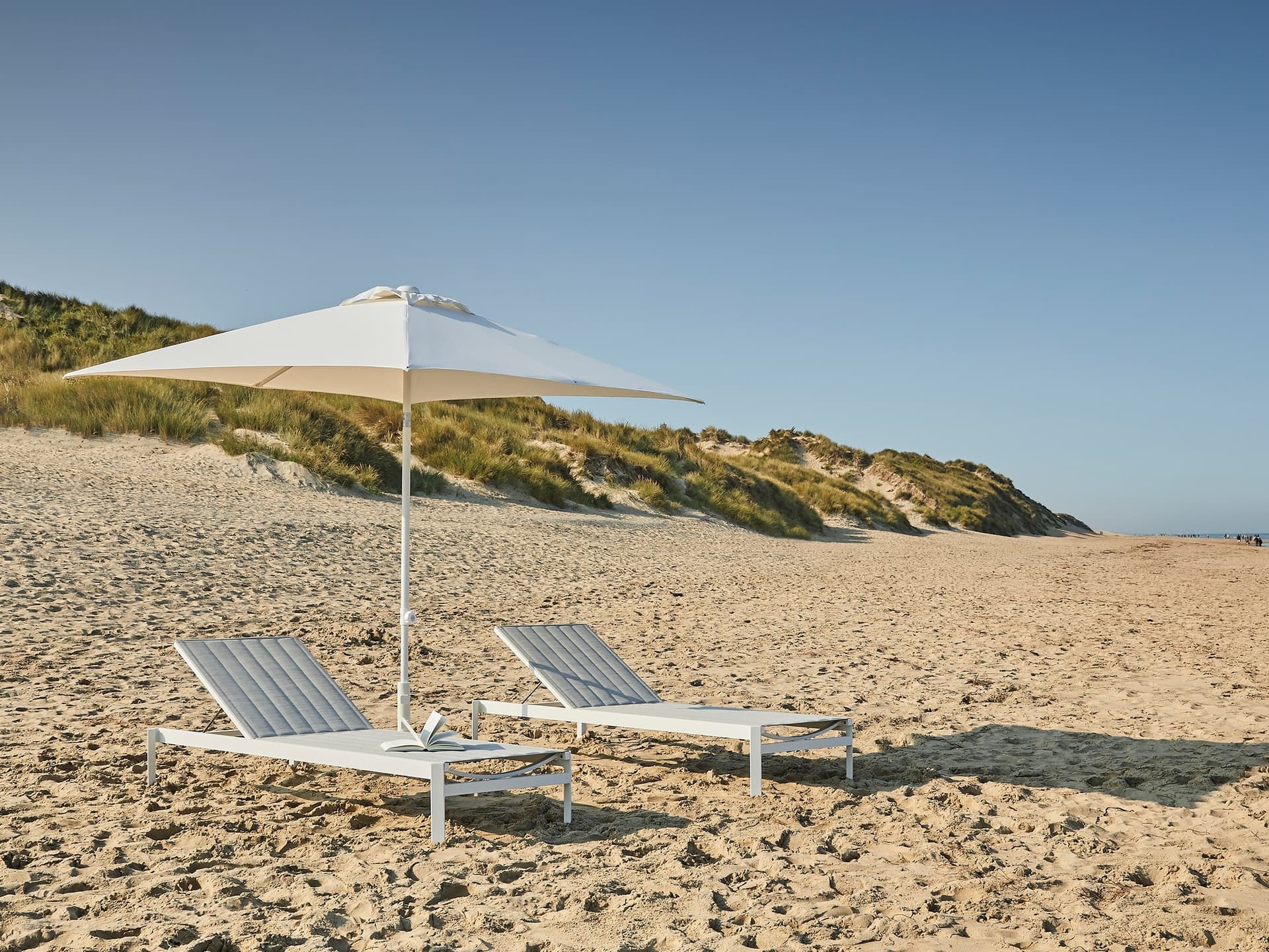 Jardinico
MALIBU
Adjustable square acrylic Garden umbrella