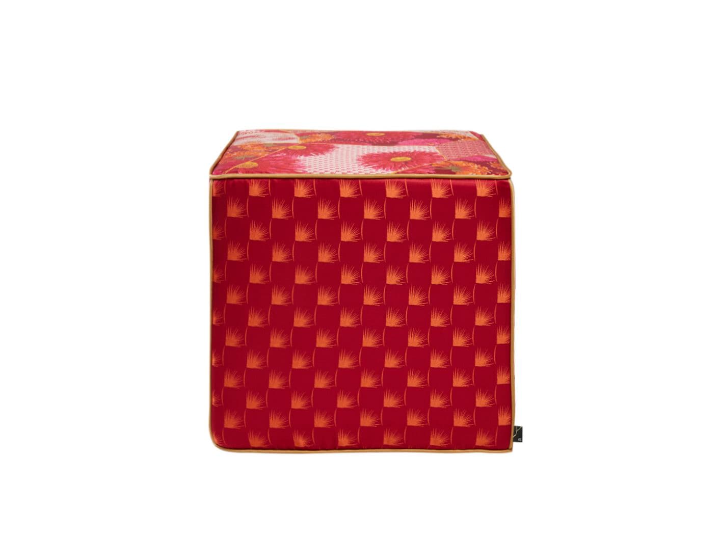 K-3
HANATSUGI POUF CUBO 156
Square fabric pouf