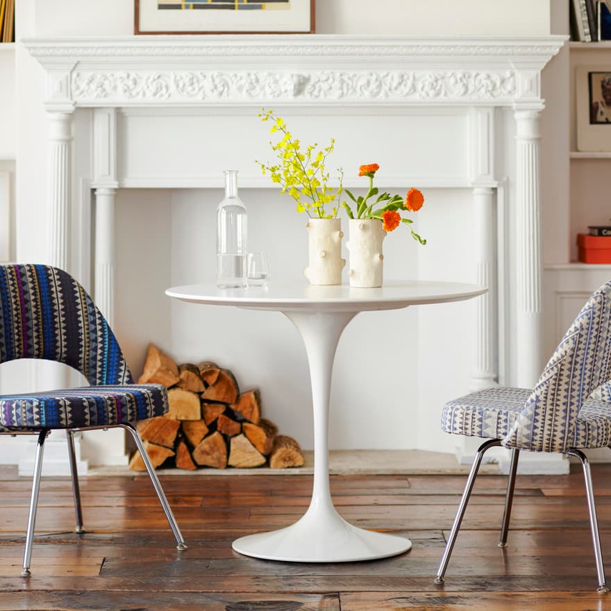 Knoll
TULIP
Round table with laminate top and aluminium base