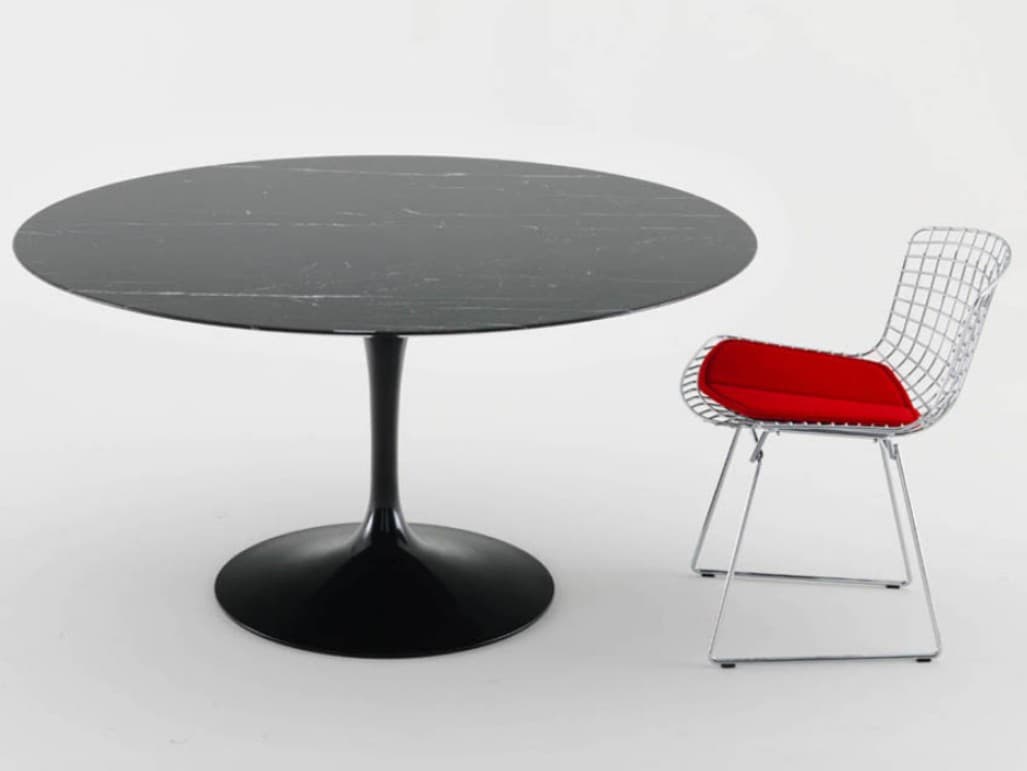 Knoll
TULIP
Round table with marble top and aluminium base