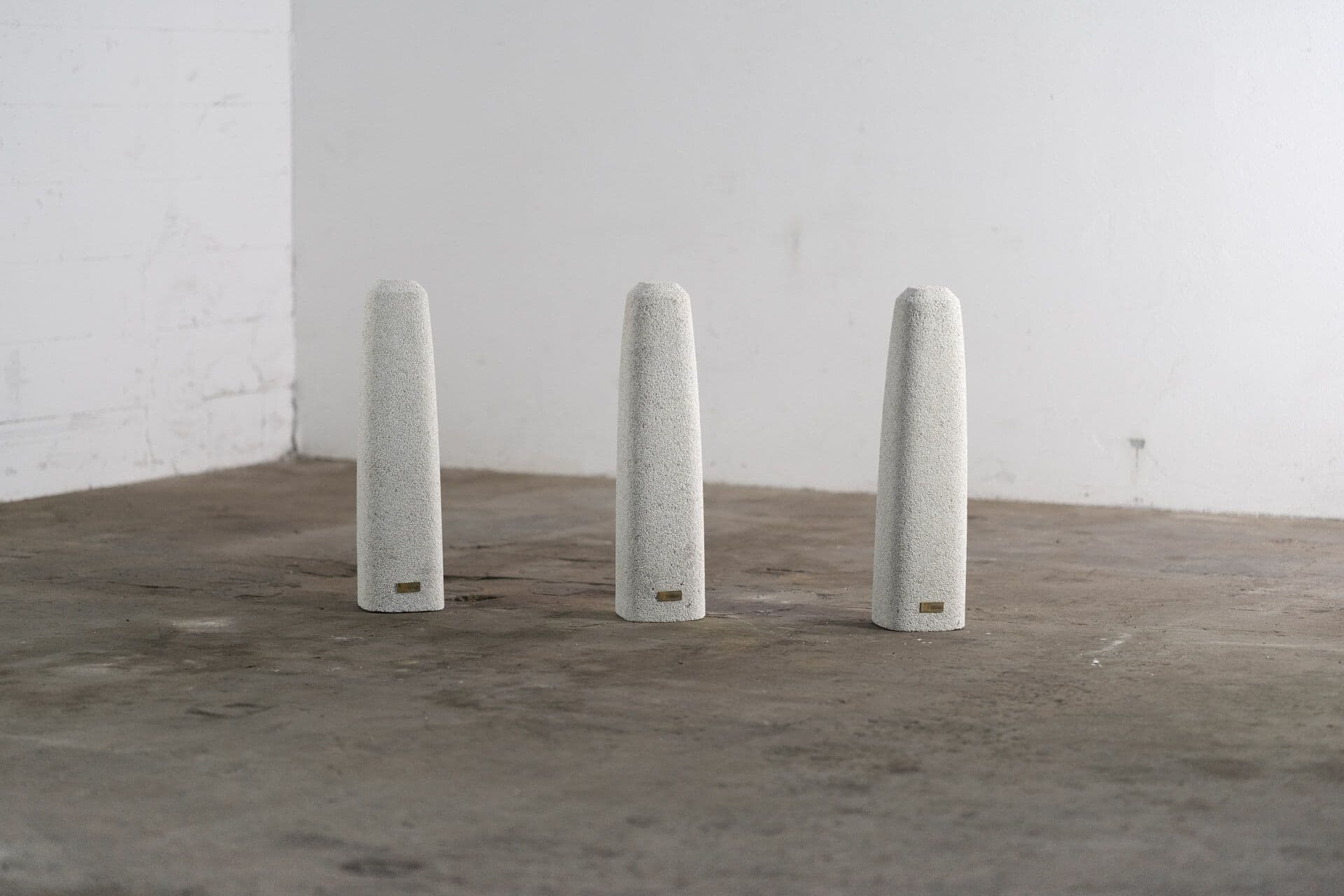 Kremen
BIEN
Fixed concrete bollard post