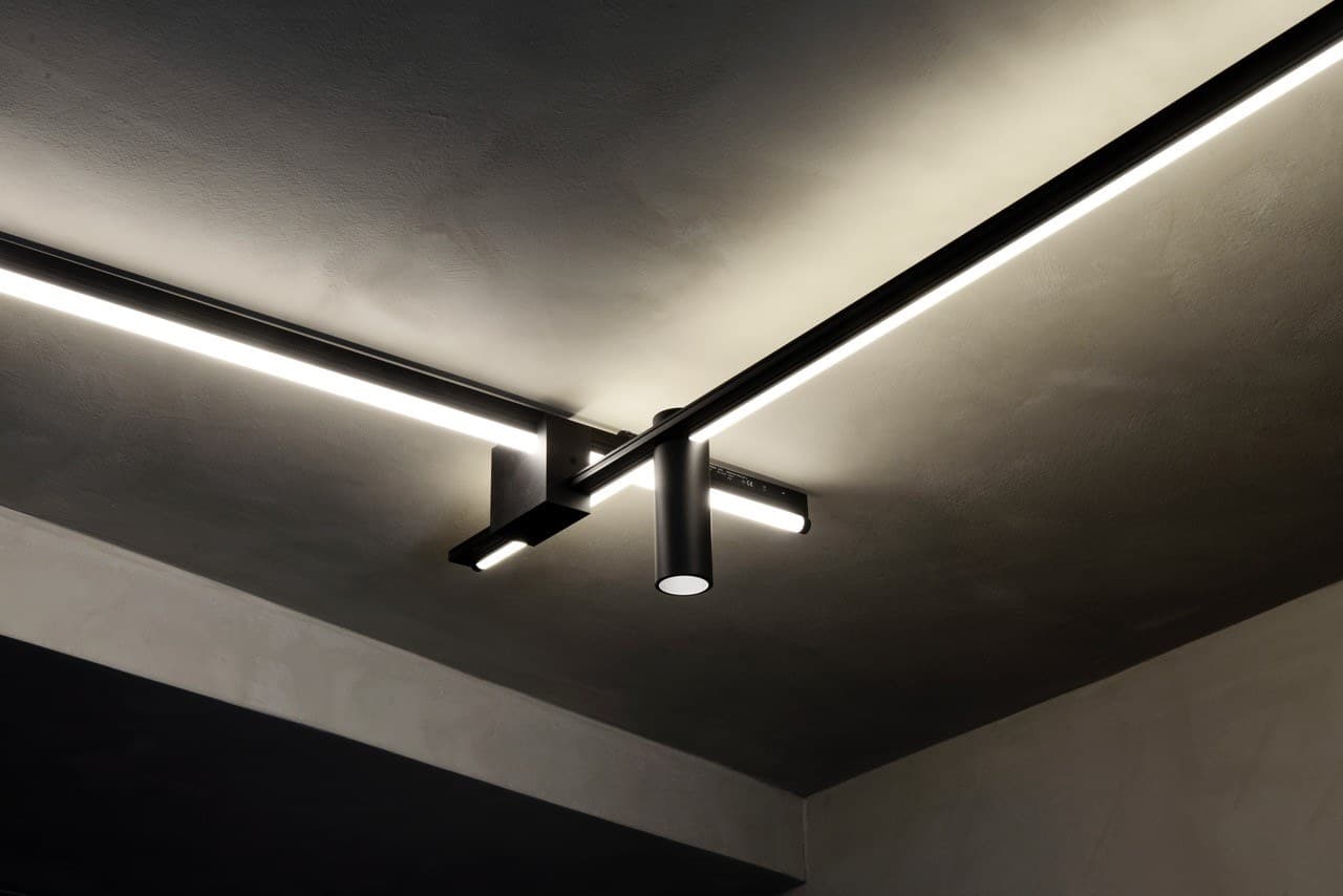 Kreon
HOLON 40 ON-KAGI FIXED LEVEL 2
LED track-Light