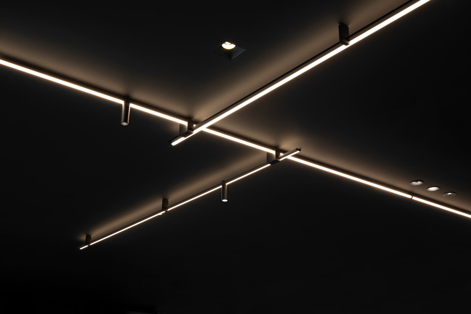 Kreon
KAGI PROFILE LEVEL 2
Linear lighting profile