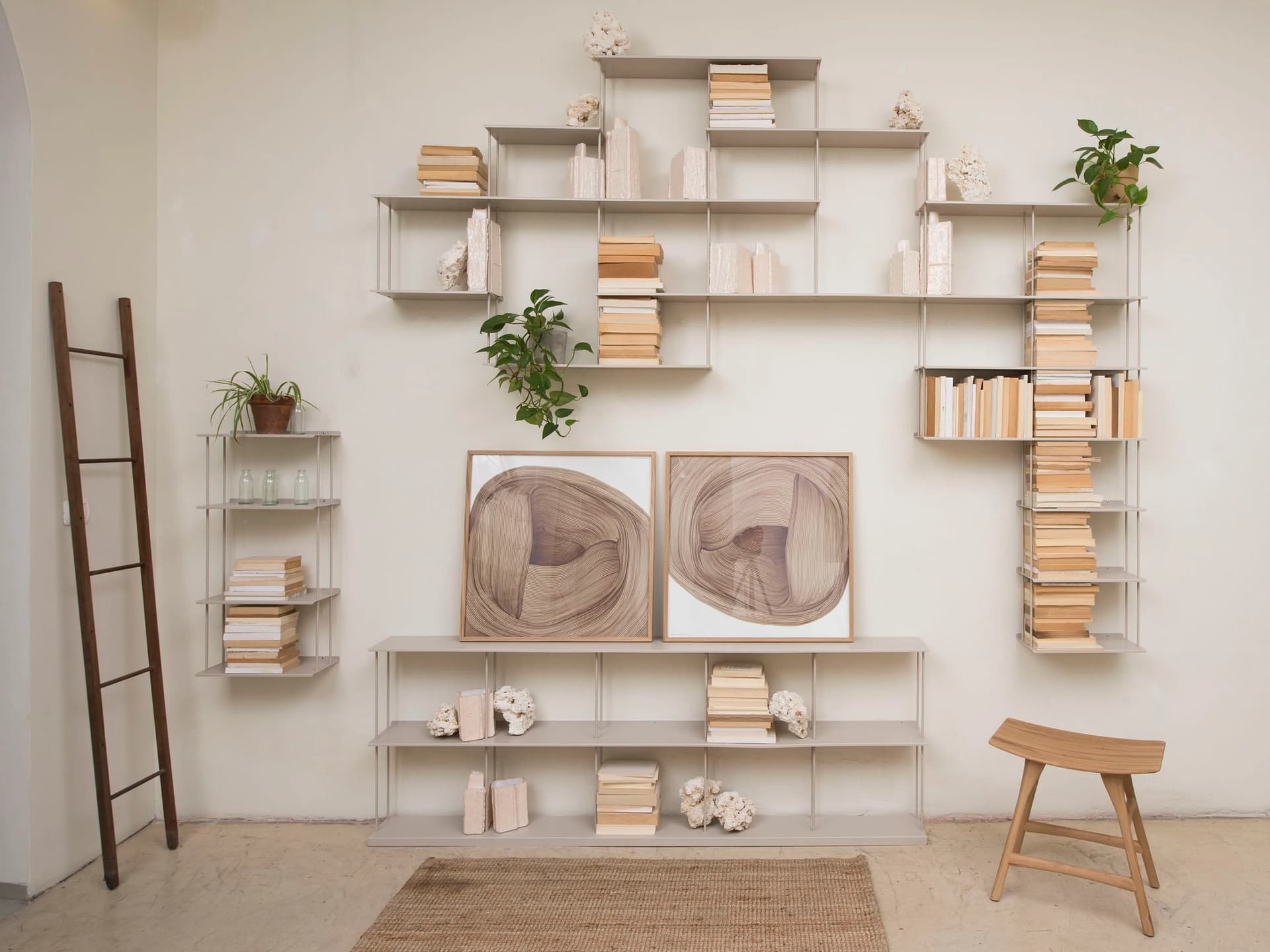 KRIPTONITE
KROSSING MIDI
Wall-mounted sectional aluminium bookcase