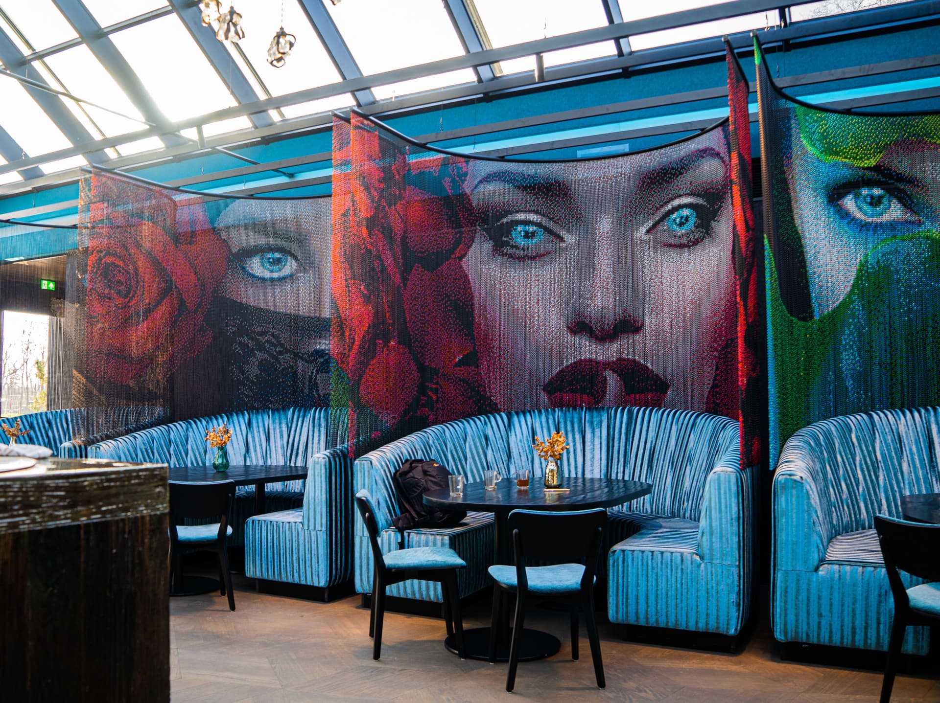 Kriskadecor
SPACE DIVIDER - RESTAURANT
Aluminium chain curtain