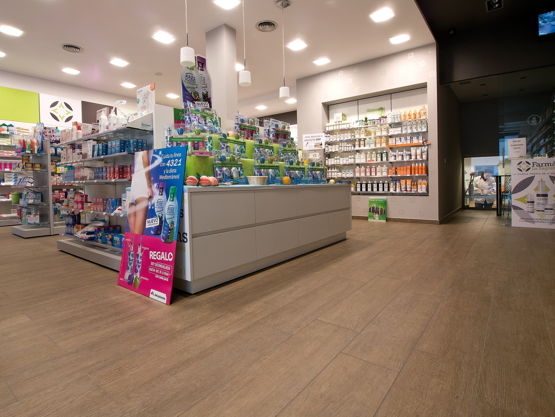 Land Porcelanico
MENSA
Technical porcelain flooring with wood effect