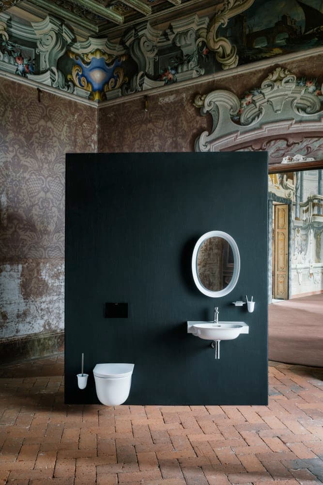 Laufen
THE NEW CLASSIC
Oval inset ceramic washbasin