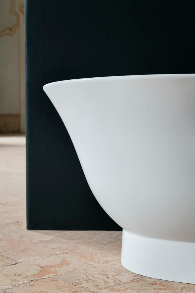Laufen
THE NEW CLASSIC
Oval Solid Surface bathtub