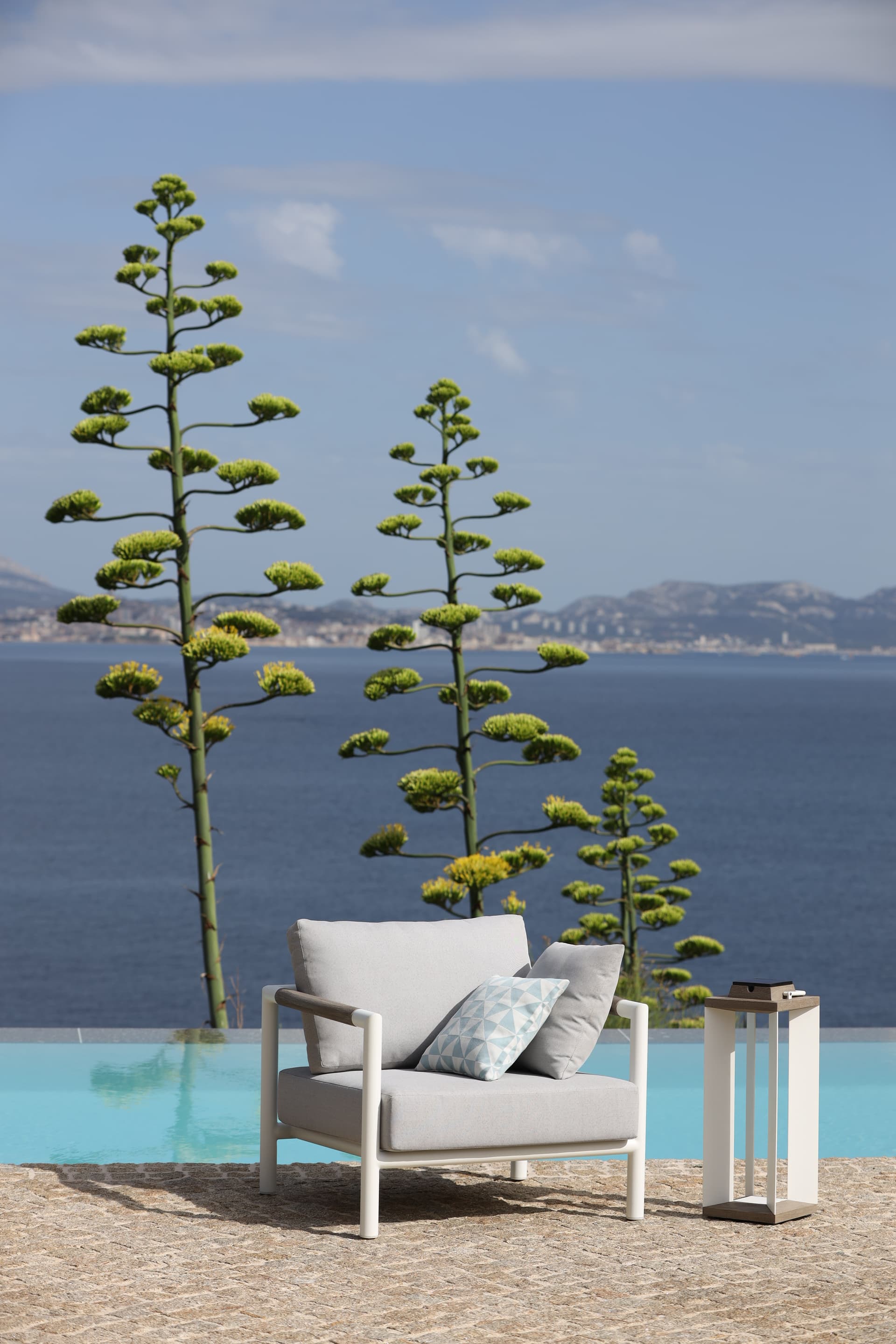 Les Jardins®
BASTINGAGE
Garden armchair with armrests