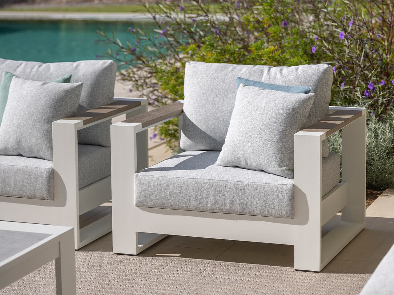 Les Jardins®
RANCHO
Fabric garden armchair with armrests