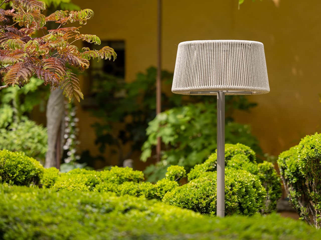 Les Jardins®
ROP&STRIP
Solar powered rope and aluminium floor lamp