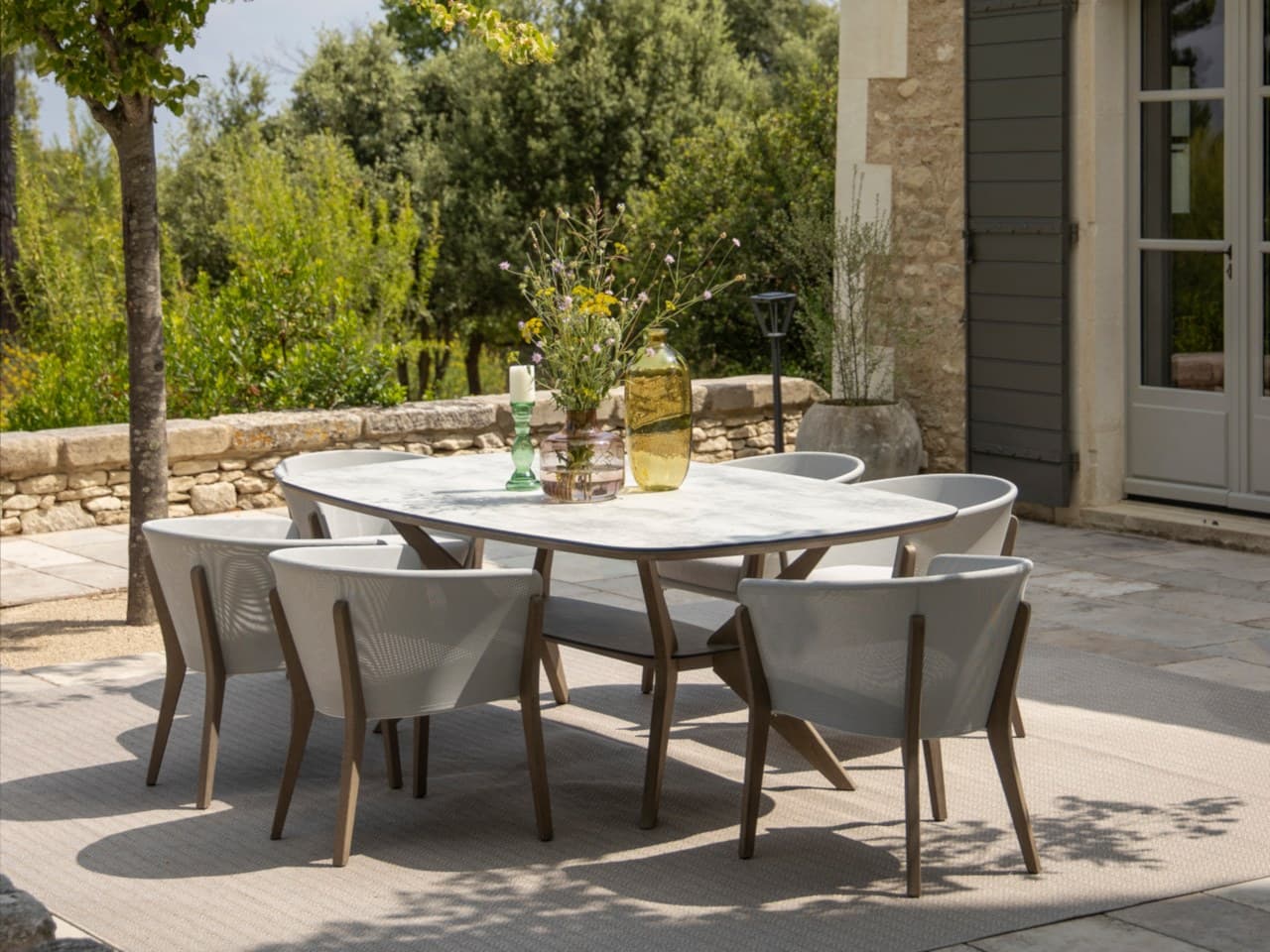 Les Jardins®
SELVA
Upholstered fabric dining chair with armrests