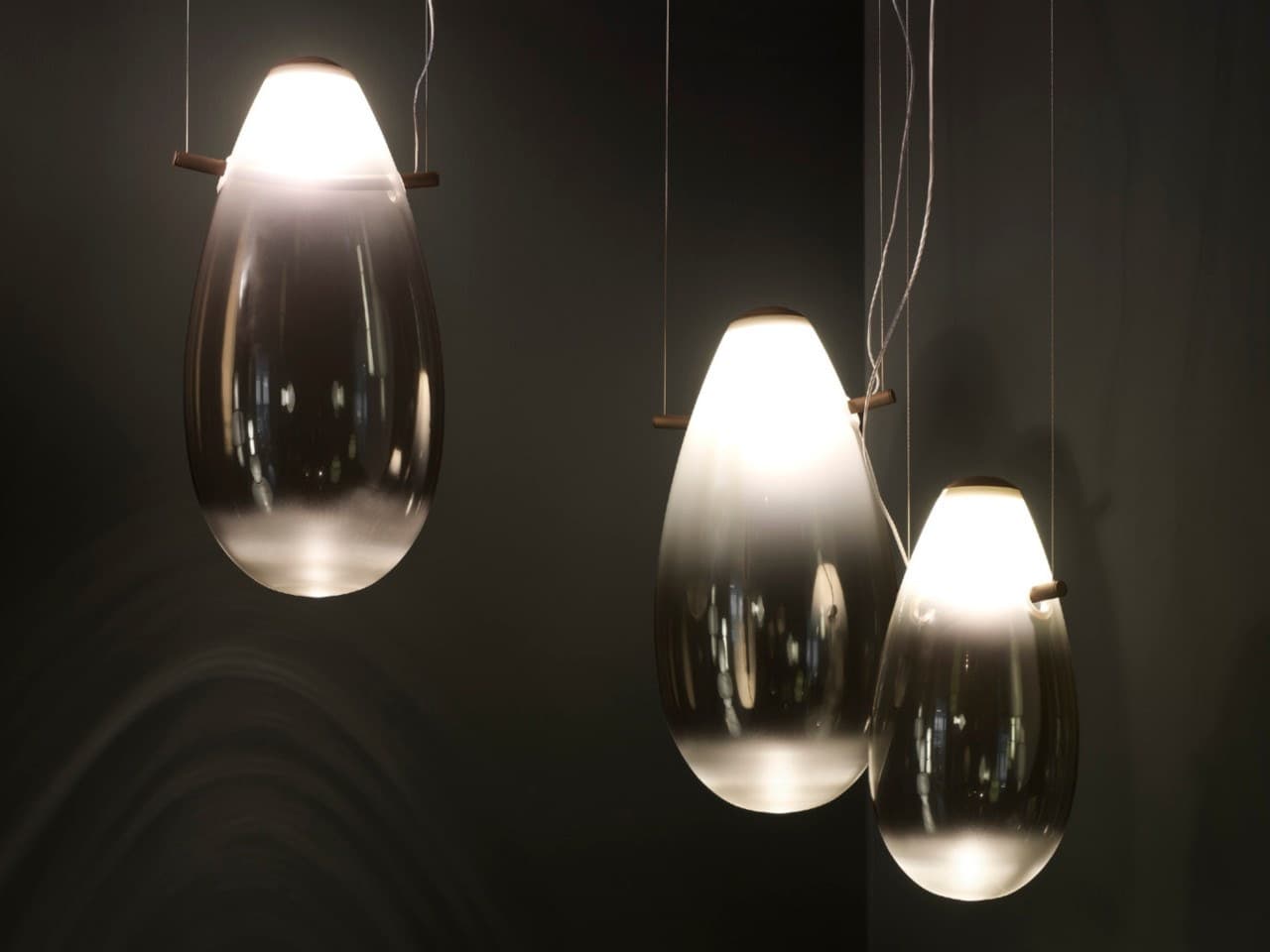 Linteloo
DROP
LED blown glass pendant lamp