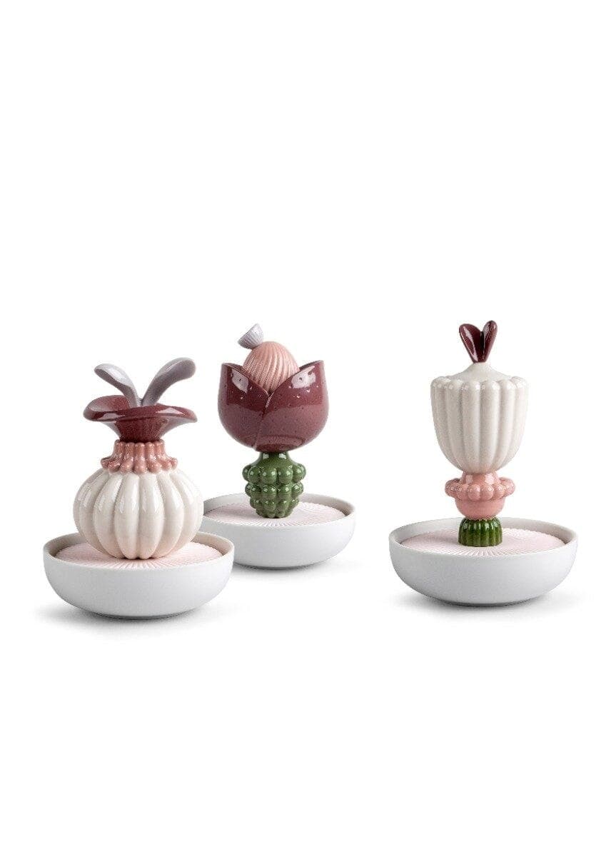 Lladró
IMAGINARY FLOWER II
Porcelain home fragrance diffuser
