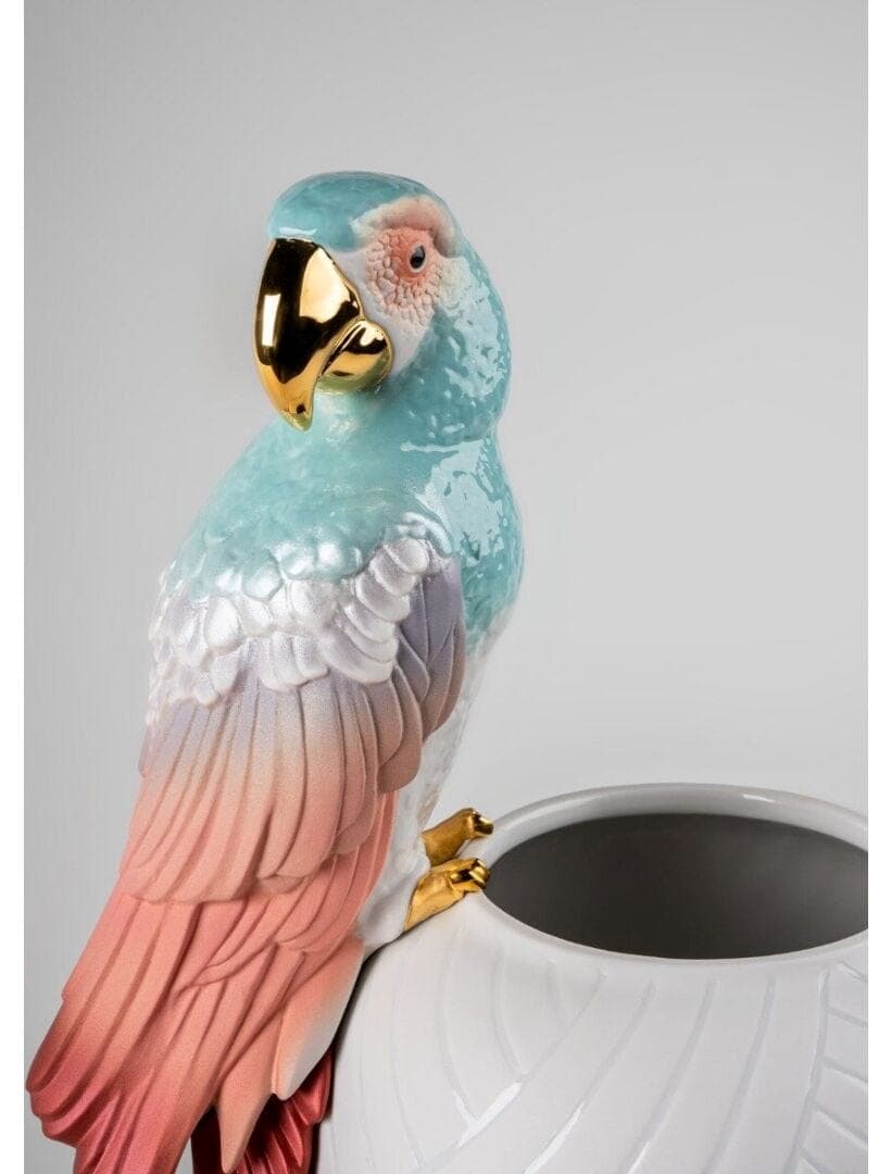 Lladró
MACAW BIRD
Porcelain vase
