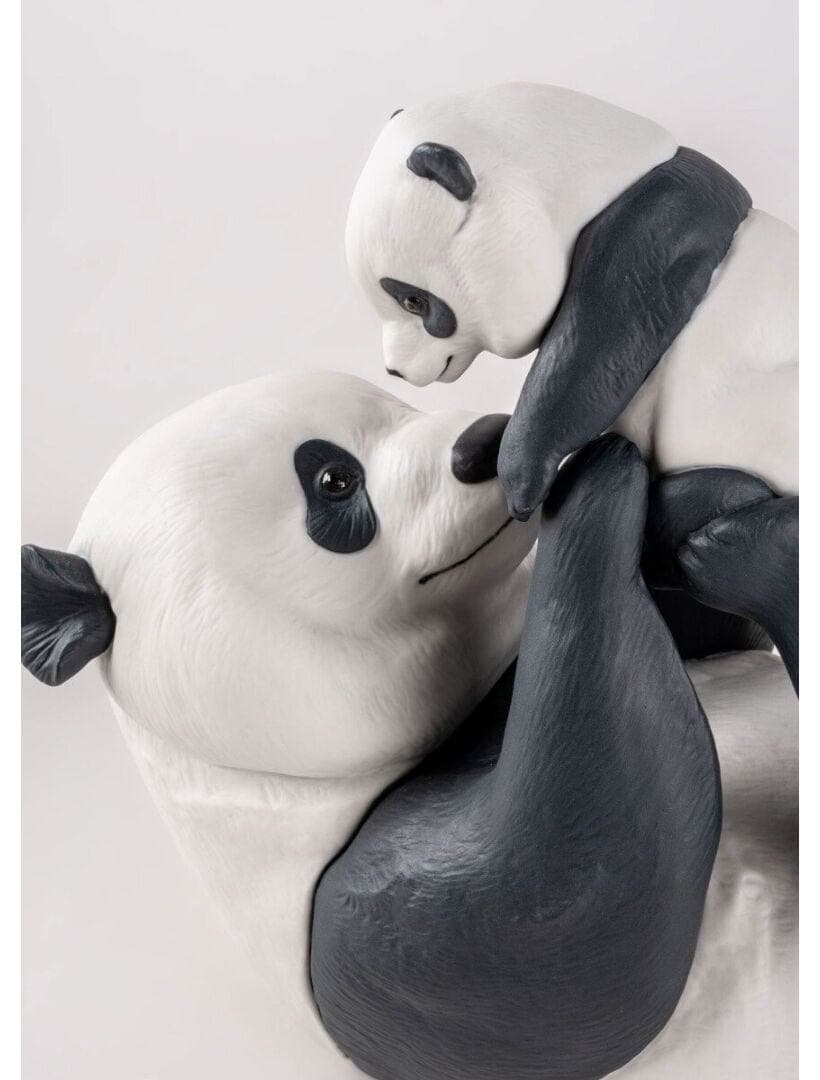 Lladró
MOMMY PANDA
Porcelain decorative object