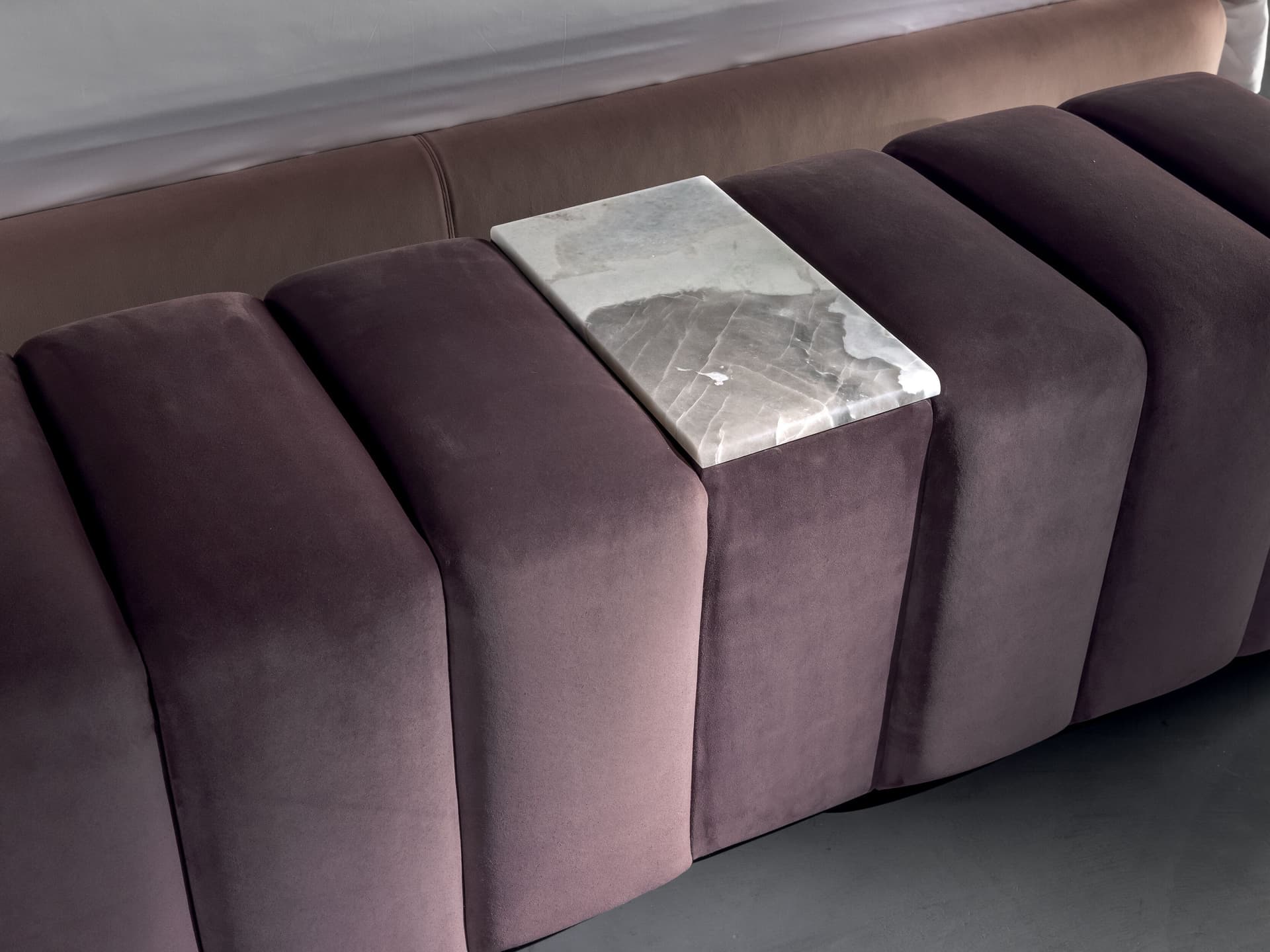 Longhi
ARIANNA
Fabric bench / pouf