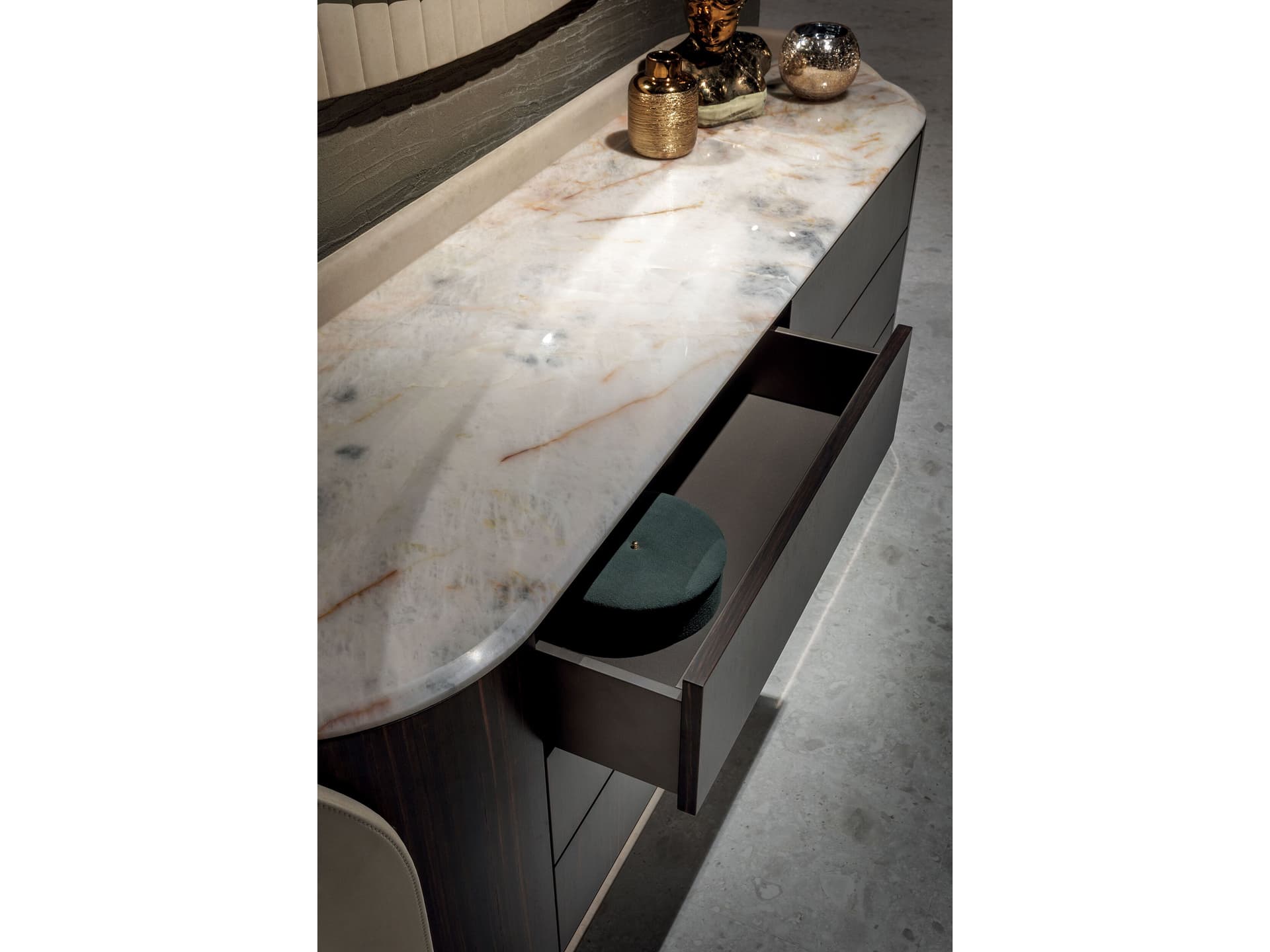Longhi
SELENA
Wooden chest of drawers