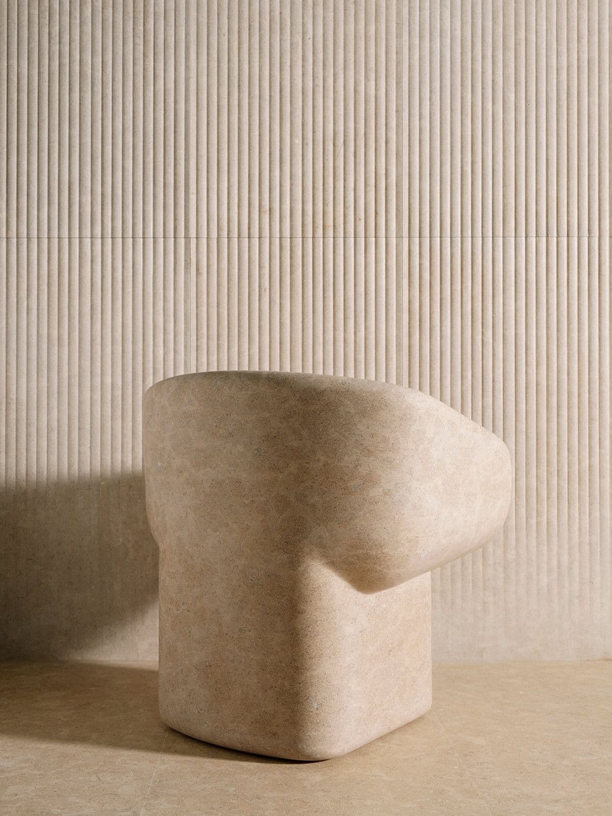 LUCE DI CARRARA
COSIMO
Swivel marble easy chair with armrests