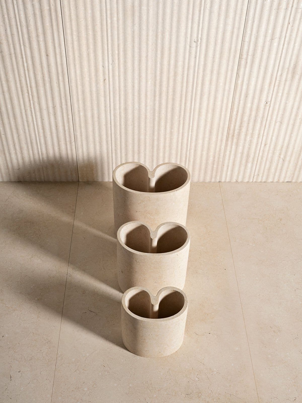 LUCE DI CARRARA
MUZE
Marble vase