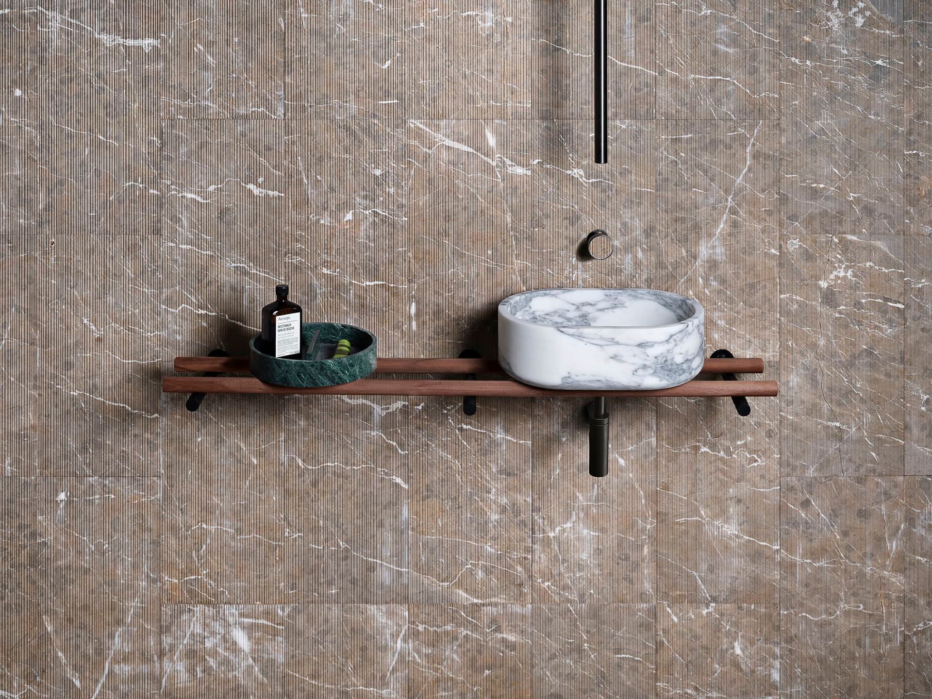 LUCE DI CARRARA
TUBE
Oval countertop marble washbasin