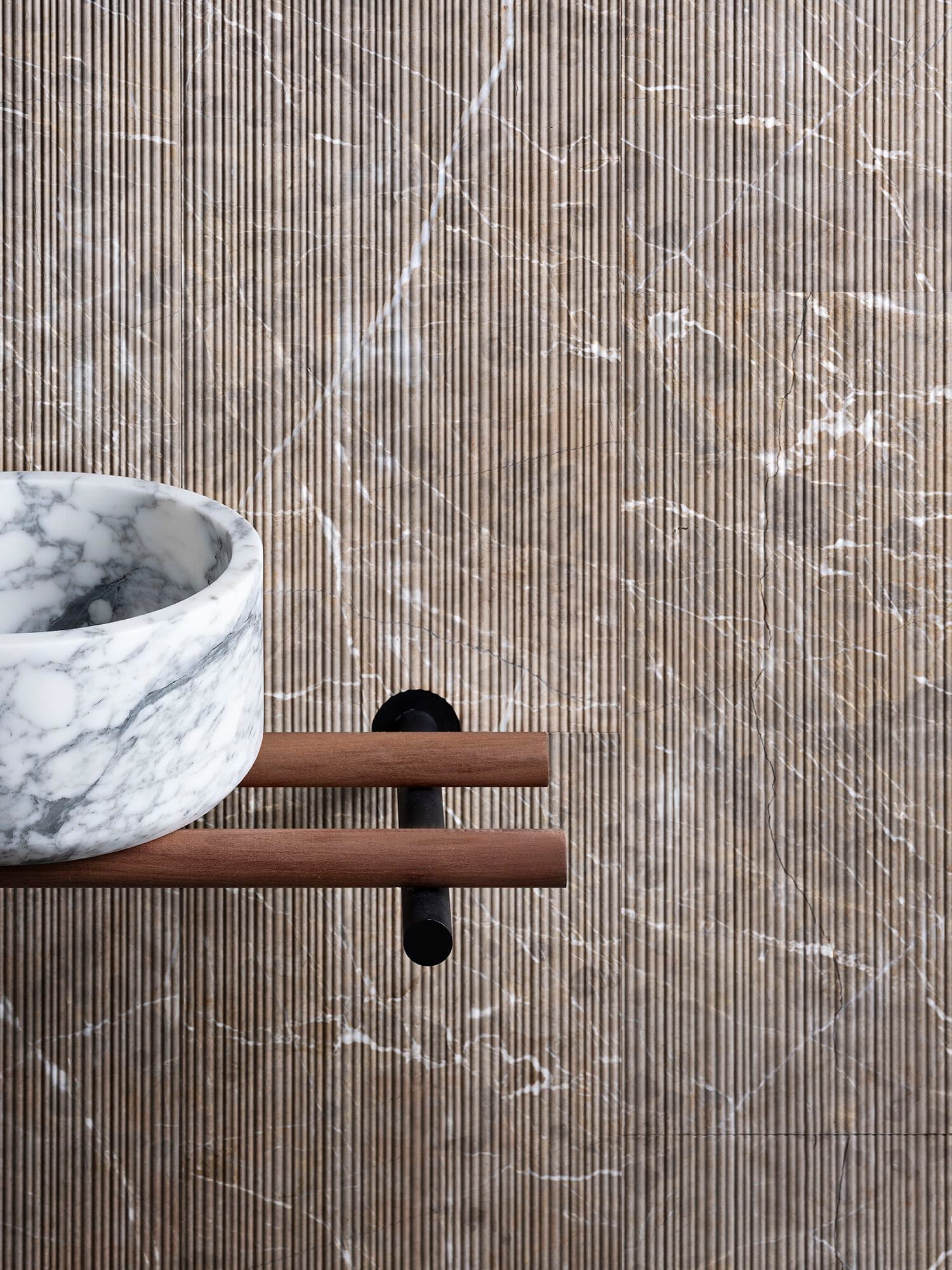LUCE DI CARRARA
TUBE
Wall-mounted wooden console sink