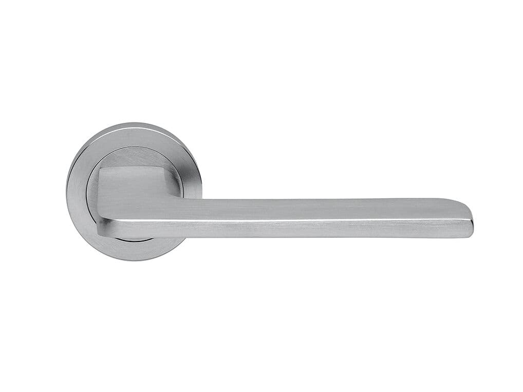 Manital
BLADE
Brass door handle on rose with lock