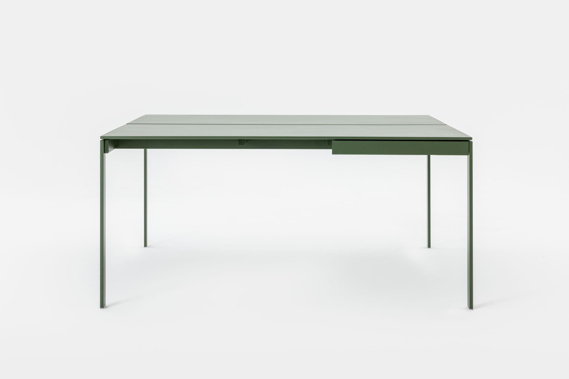 Mara
FOIL BENCH
Multiple metal office desk with cable management