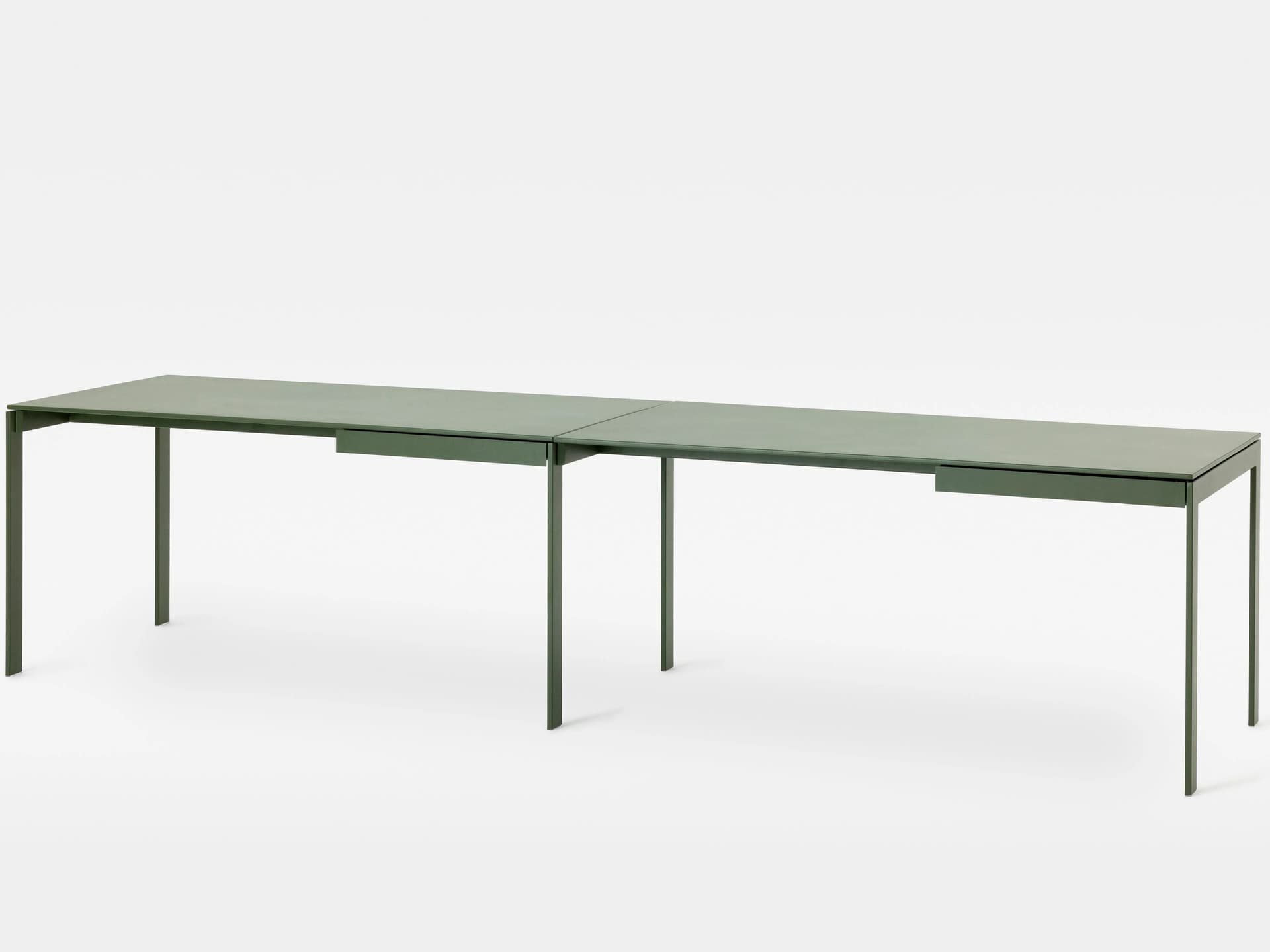 Mara
FOIL WORKSTATION
Multiple metal office desk with cable management