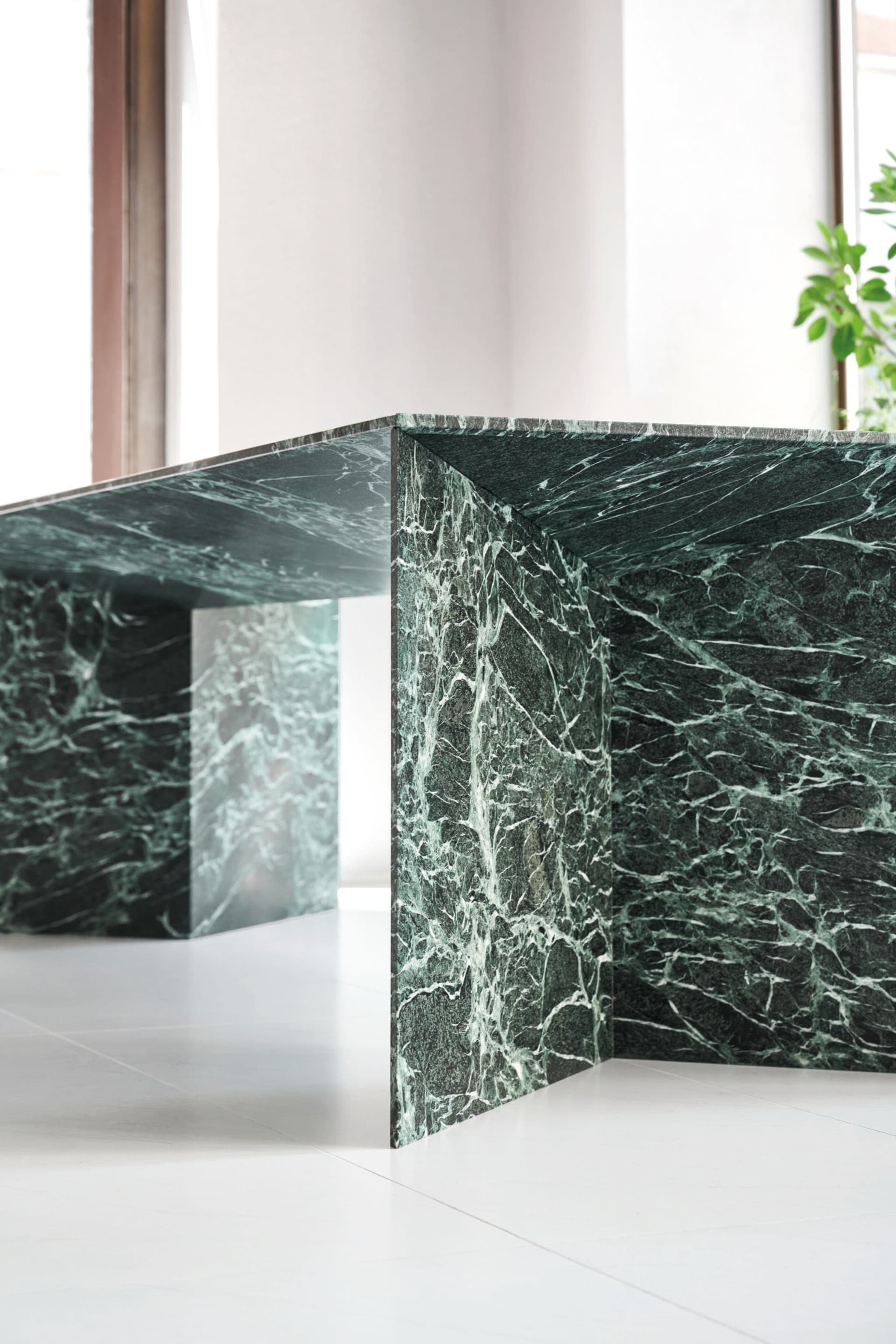 Marmo Arredo
CHIGLIA
Rectangular marble dining table