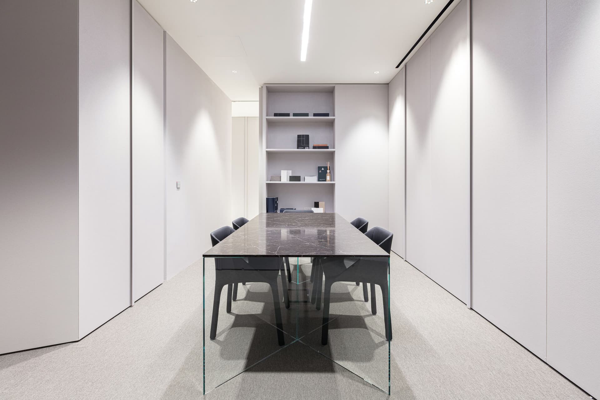 Marmo Arredo
CHIGLIA
Rectangular Quartzforms® and glass dining table