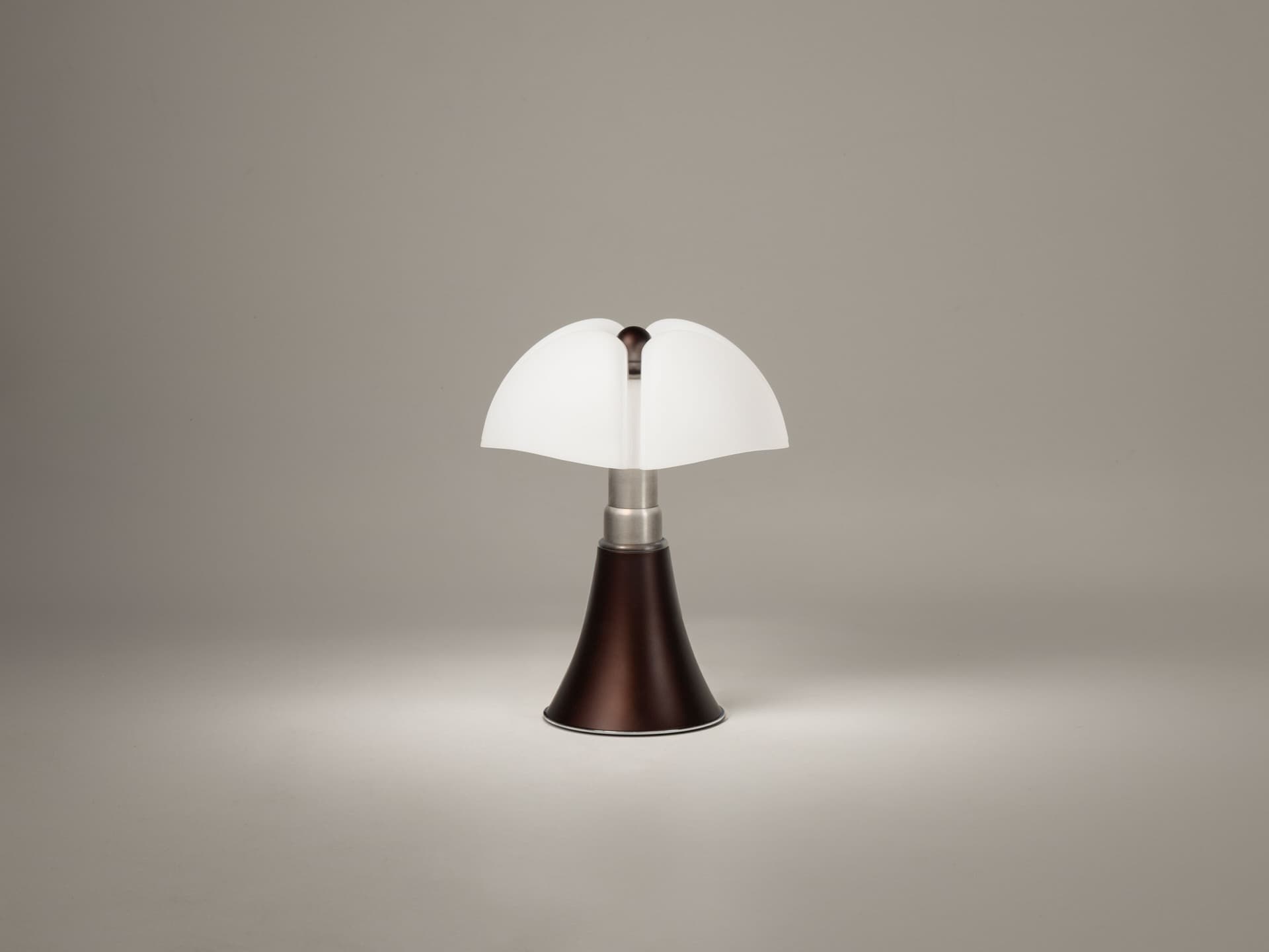 Martinelli Luce
MINIPIPISTRELLO
LED table lamp
