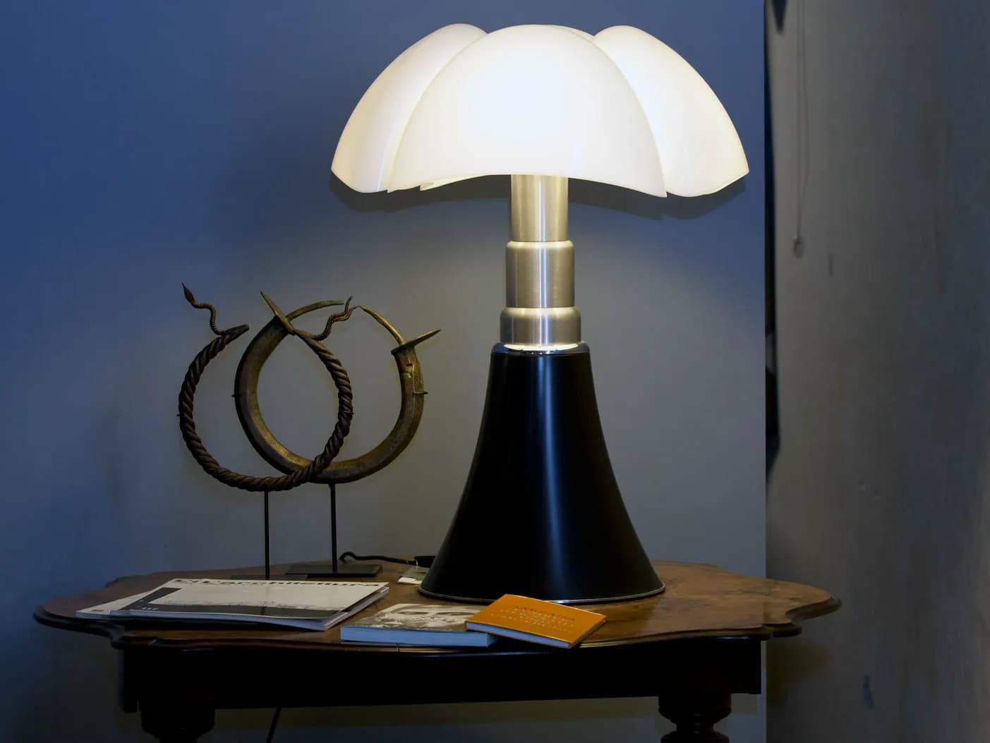 Martinelli Luce
PIPISTRELLO
Height-adjustable table lamp
