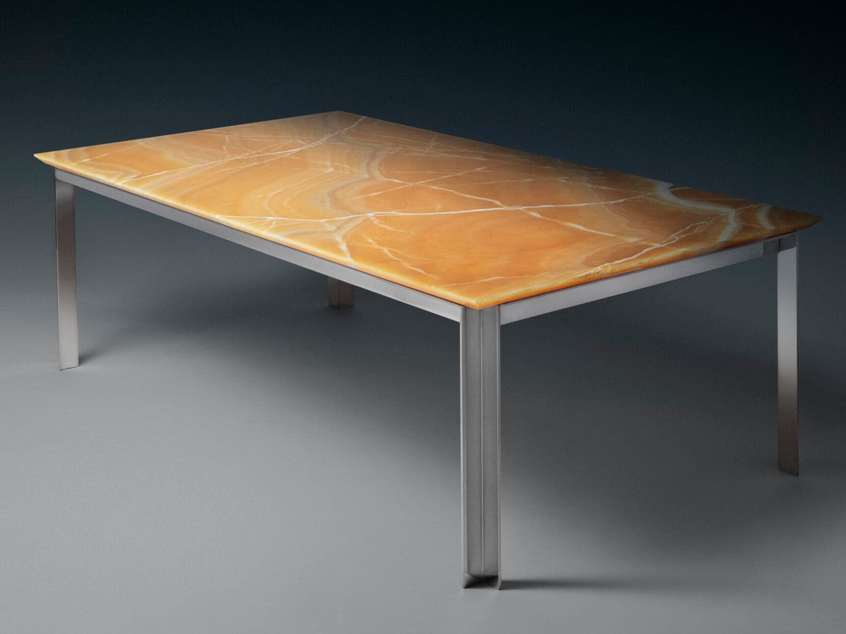 MAS Design
ONICE 45 LUNGO
Rectangular onyx coffee table