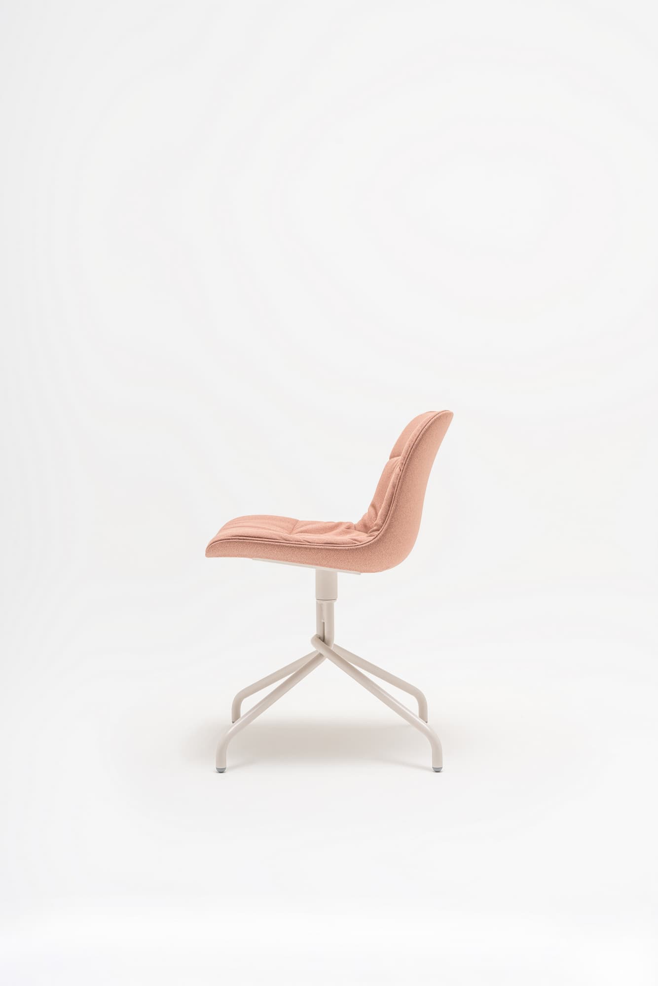 MDD
BALTIC 2 SOFT DUO
Upholstered trestle-based chair