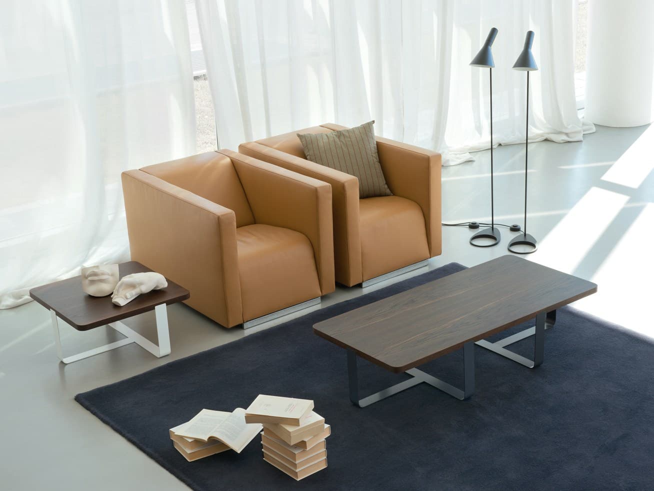 MEMEDESIGN
INN2
Rectangular bistro side table