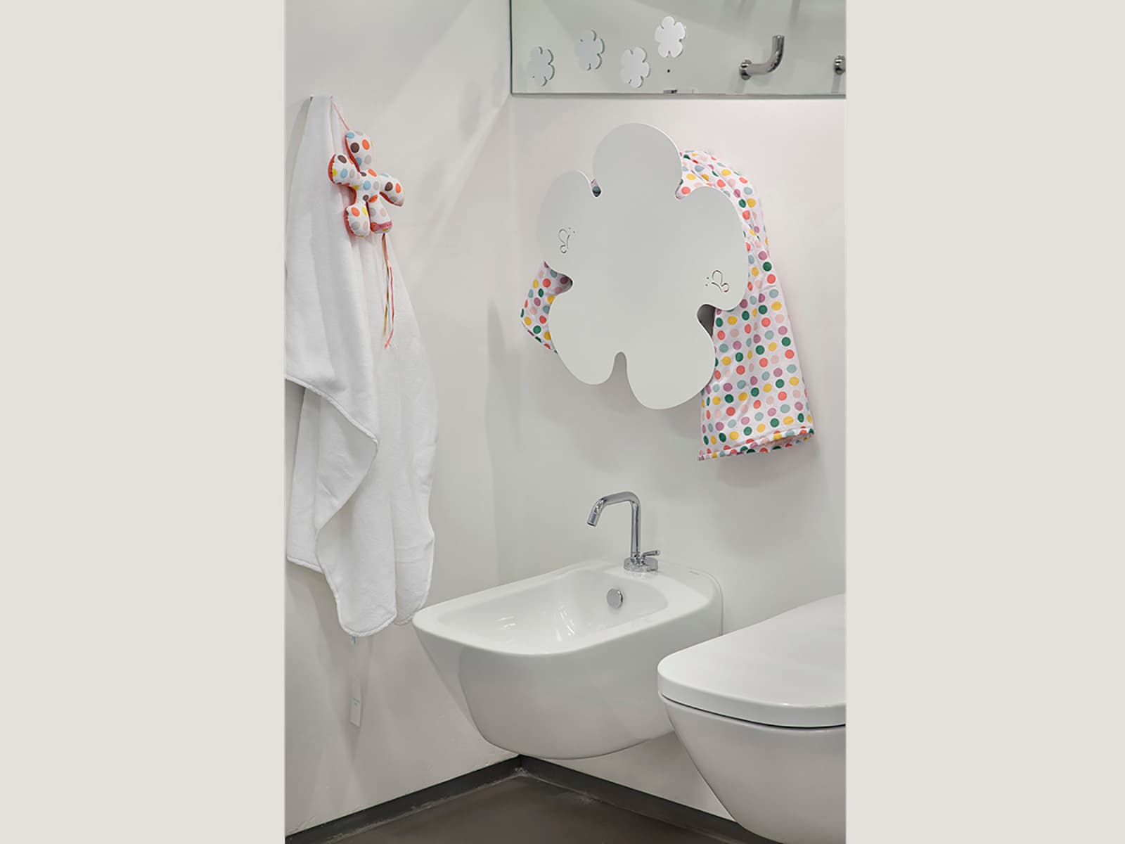 MG12
DAISY
Electric wall-mounted aluminium towel warmer