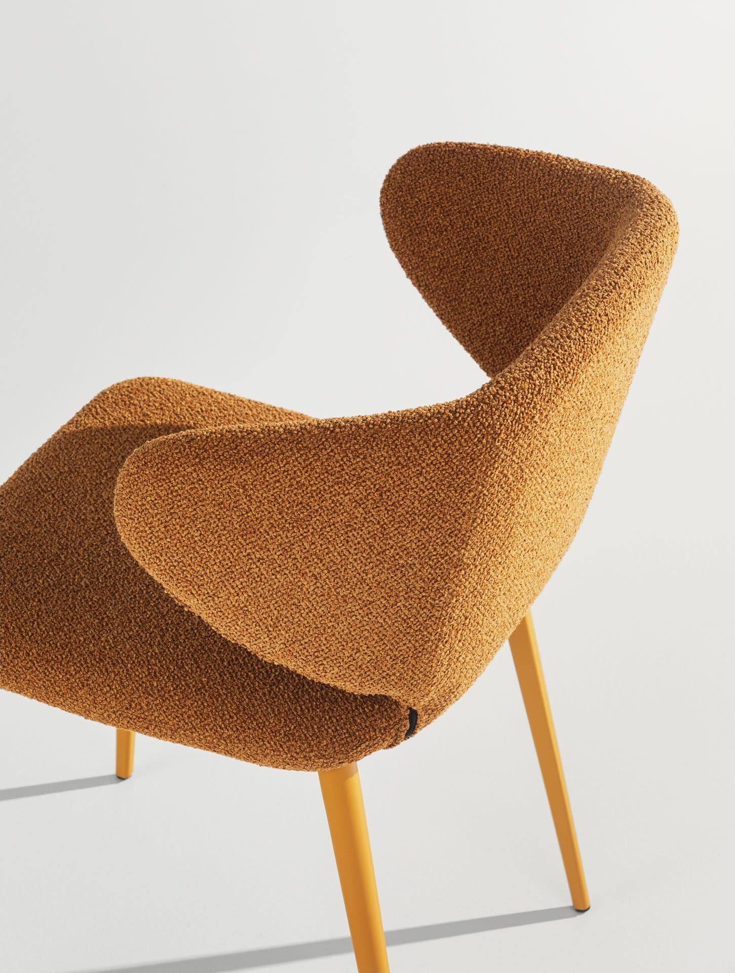 Midj
WRAP.1 P M TS
Upholstered chair with armrests