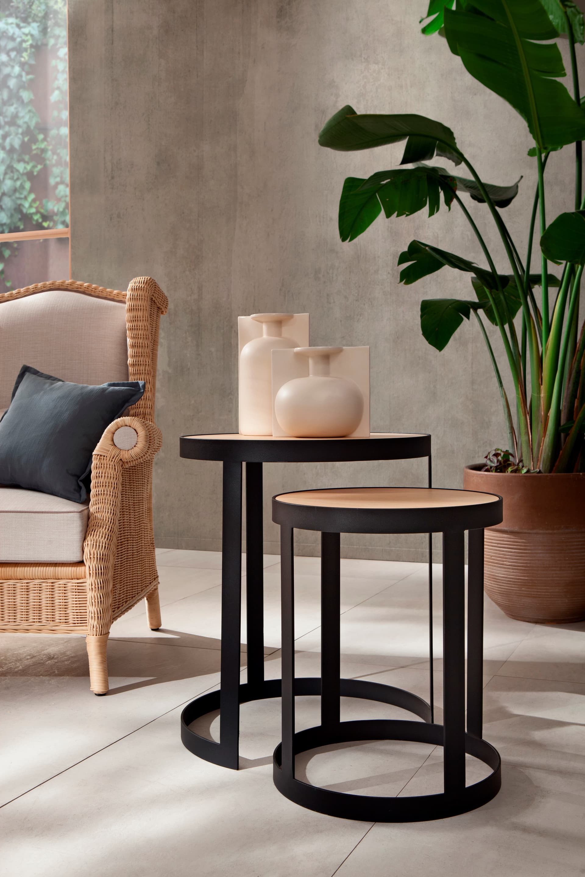 Mila Maurizi
BEA
Round iron coffee table
