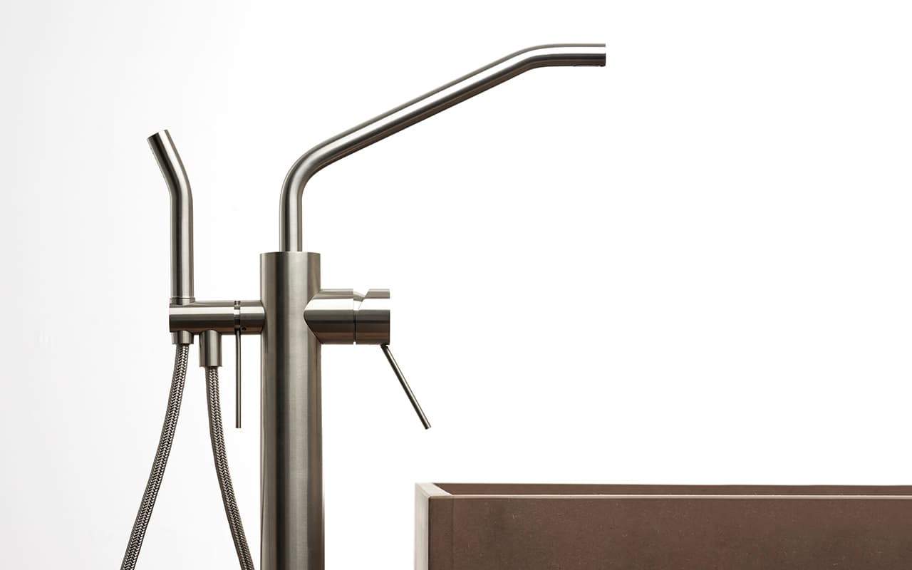 MINA
CORSIVO 118711T
Floor standing stainless steel bathtub mixer
