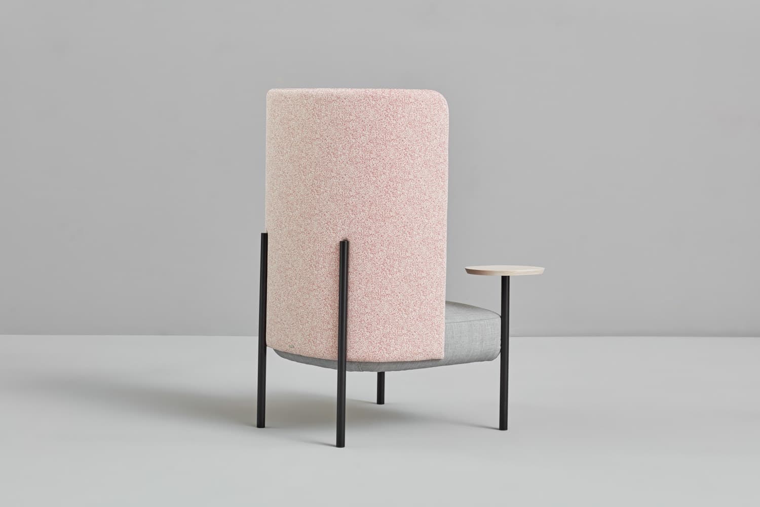Missana
ARA
High-back fabric armchair