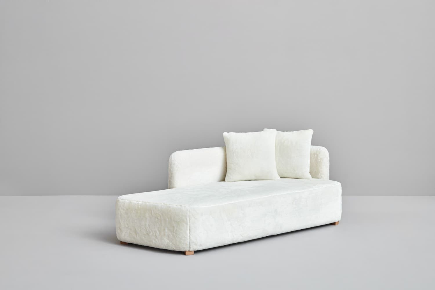 Missana
EDITH
Upholstered fabric day bed