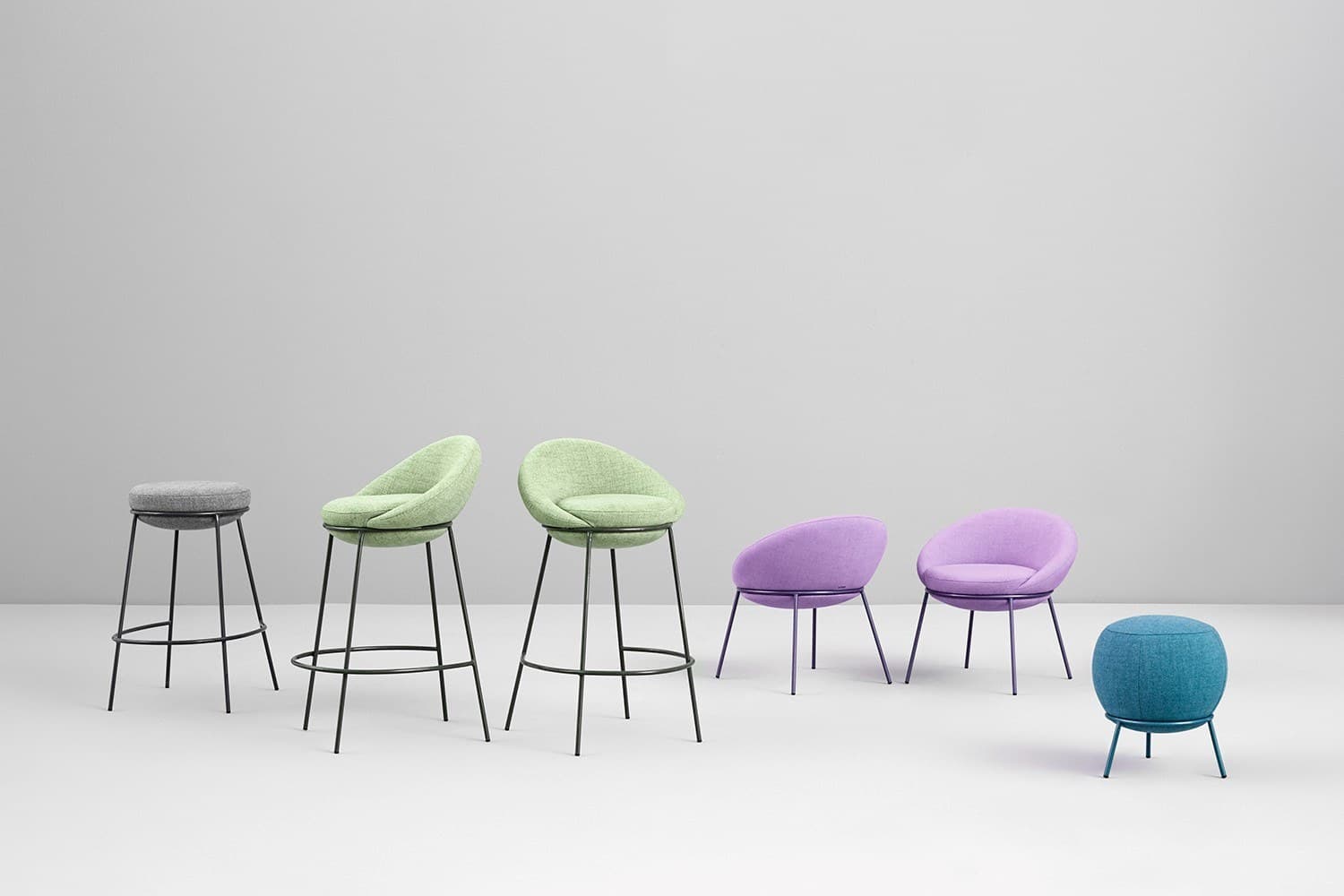 Missana
NEST
High upholstered iron stool with footrest