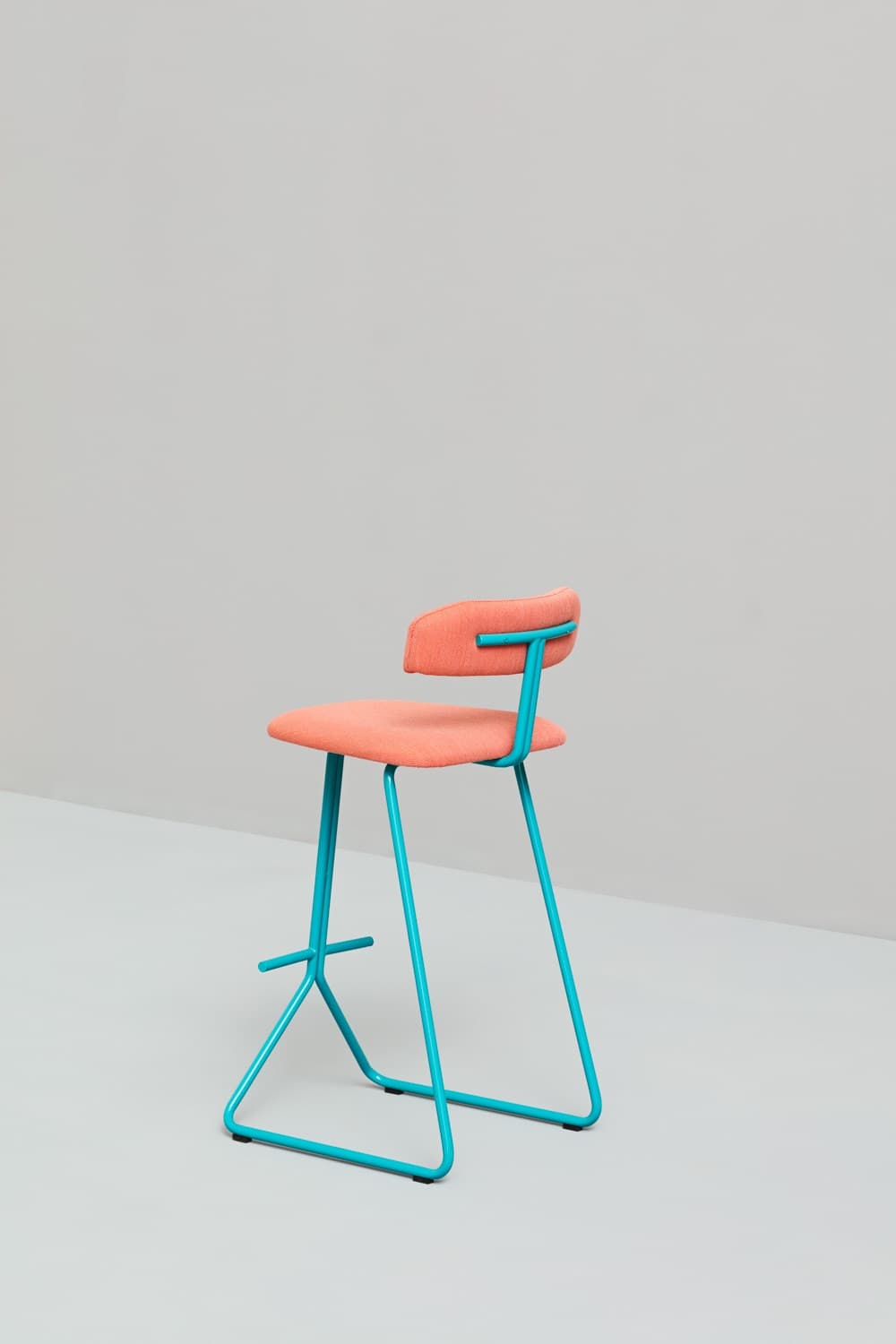 Missana
RIDER
High iron stool with back