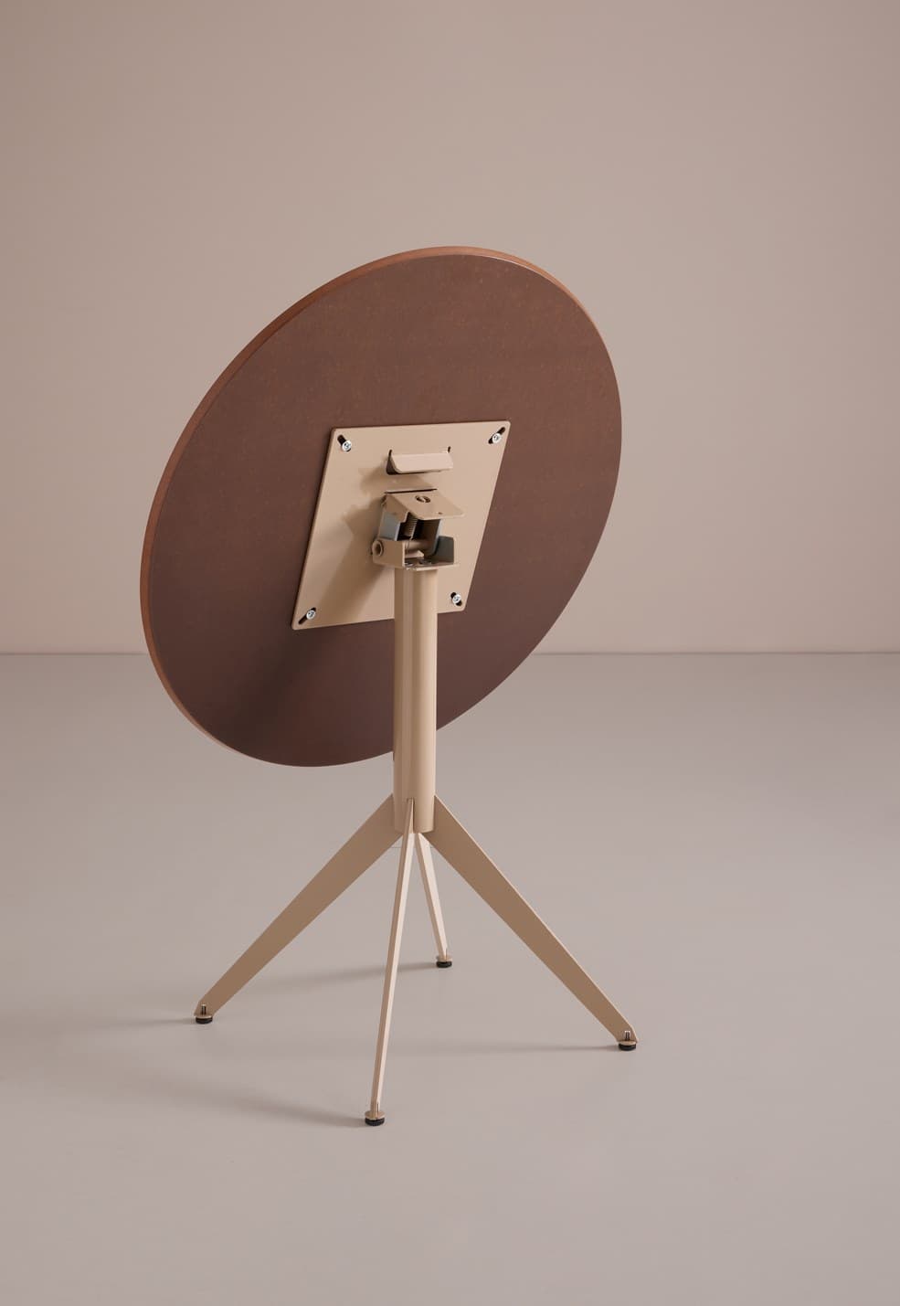 Mobboli
COMTE
Drop-leaf table with star base