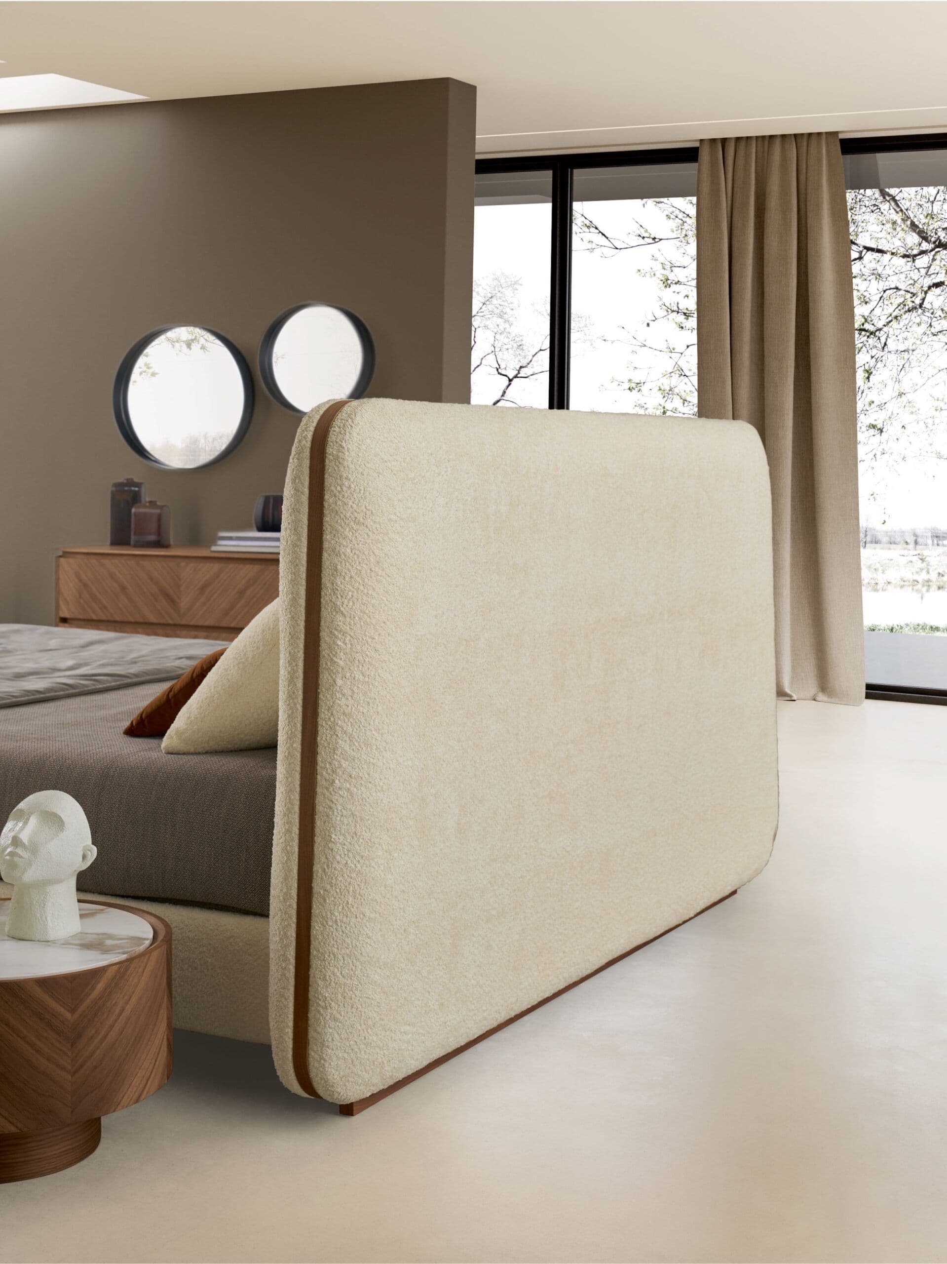 Modesign
ONIGIRI
Upholstered floating bed with walnut details