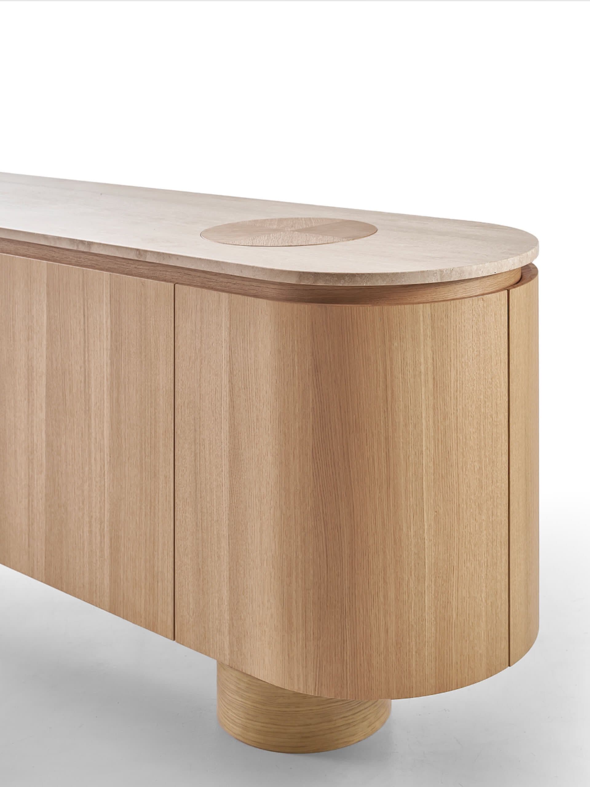 Modesign
SOFFIO
Curved wood and glass sideboard