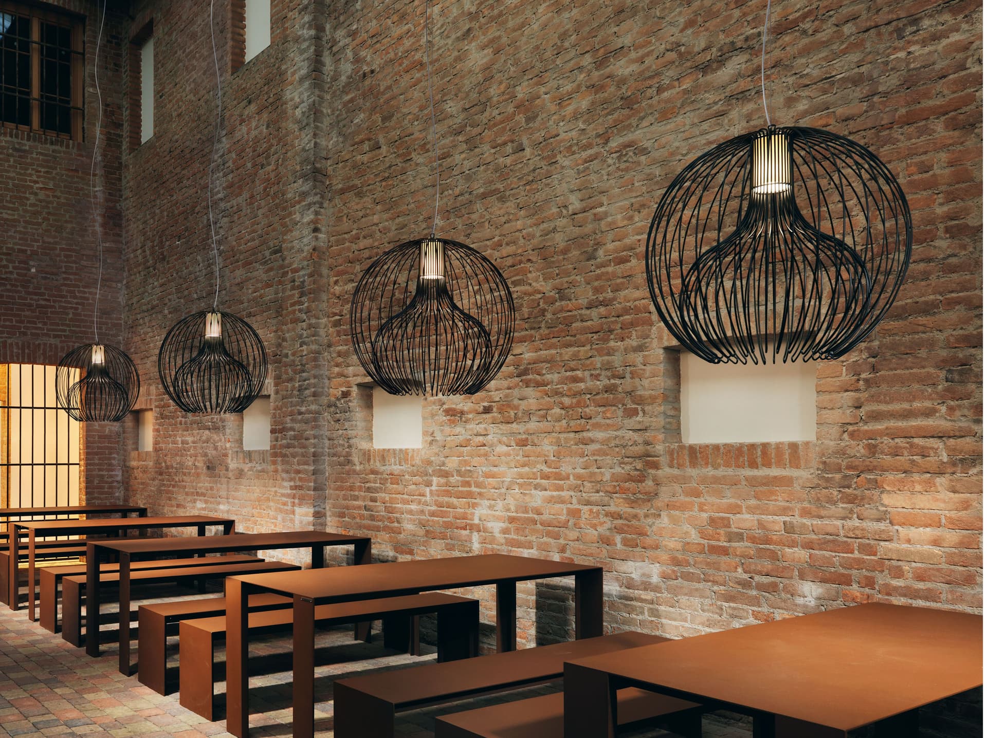 Modo Luce
ICARO BALL
Steel pendant lamp