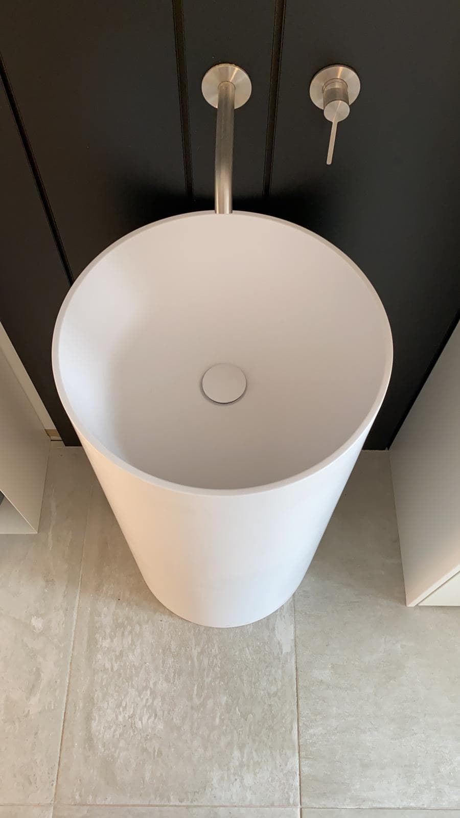 MOMA Design
TOWER ROLL
Freestanding round Solid Surface washbasin